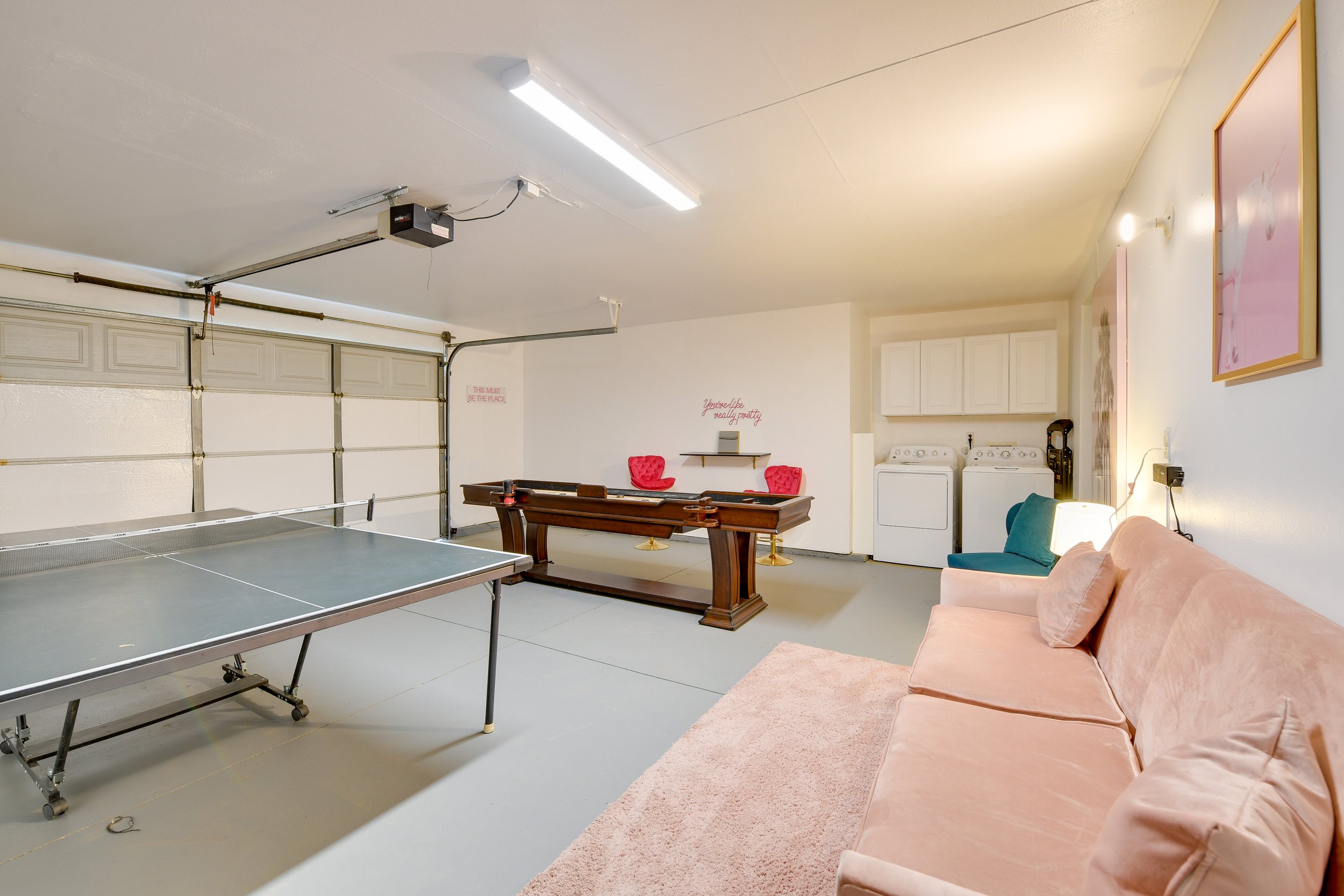 H4-Game Room Lounge with Ping Pong & Pool Table.jpg