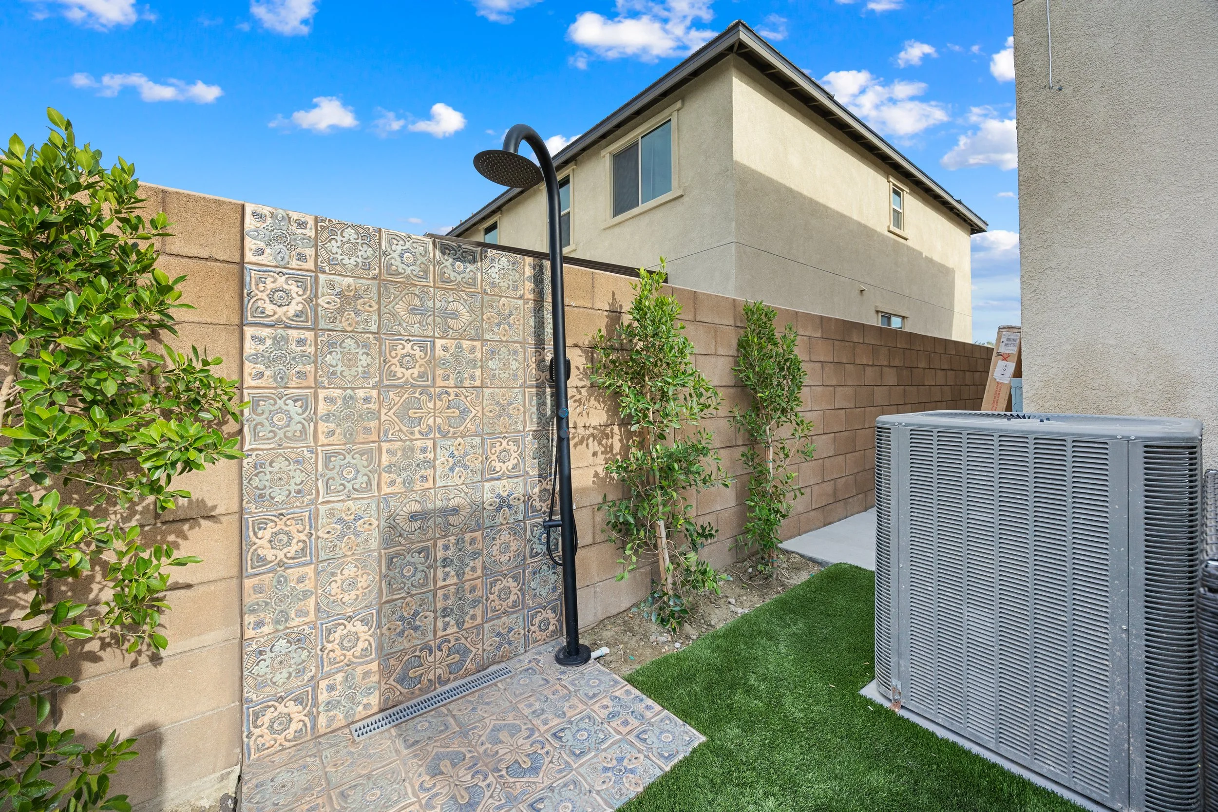 B7-OutdoorShower.jpg