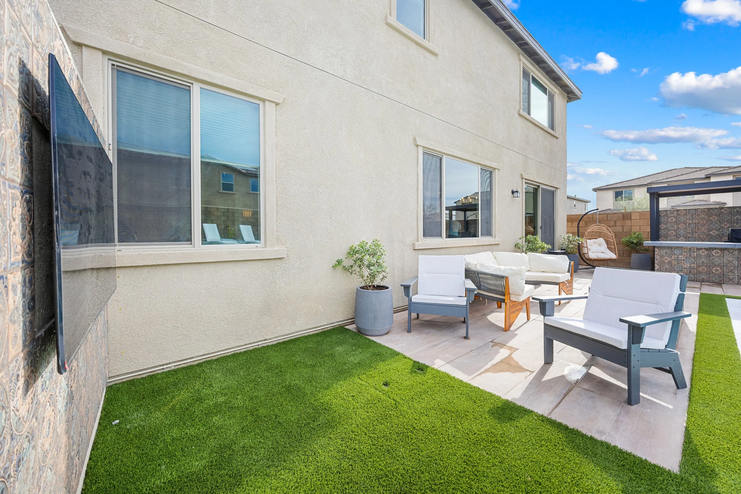B8-Outdoor TV.jpg