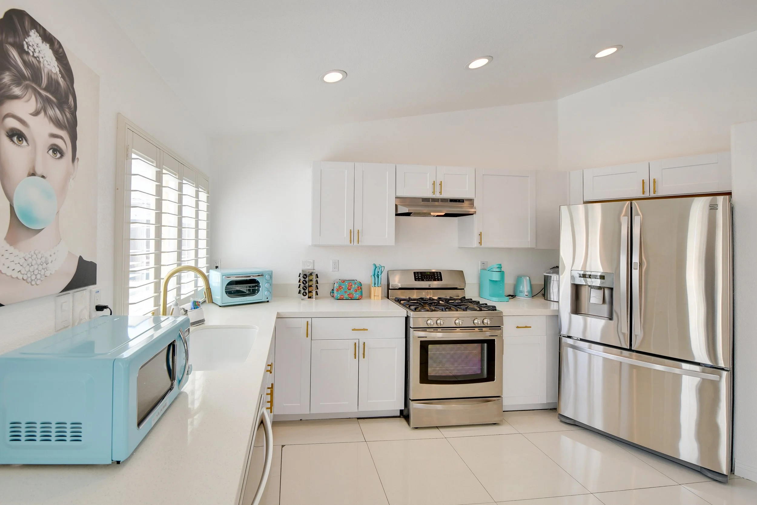 E1-Full Kitchen with Stainless Appliances.jpg