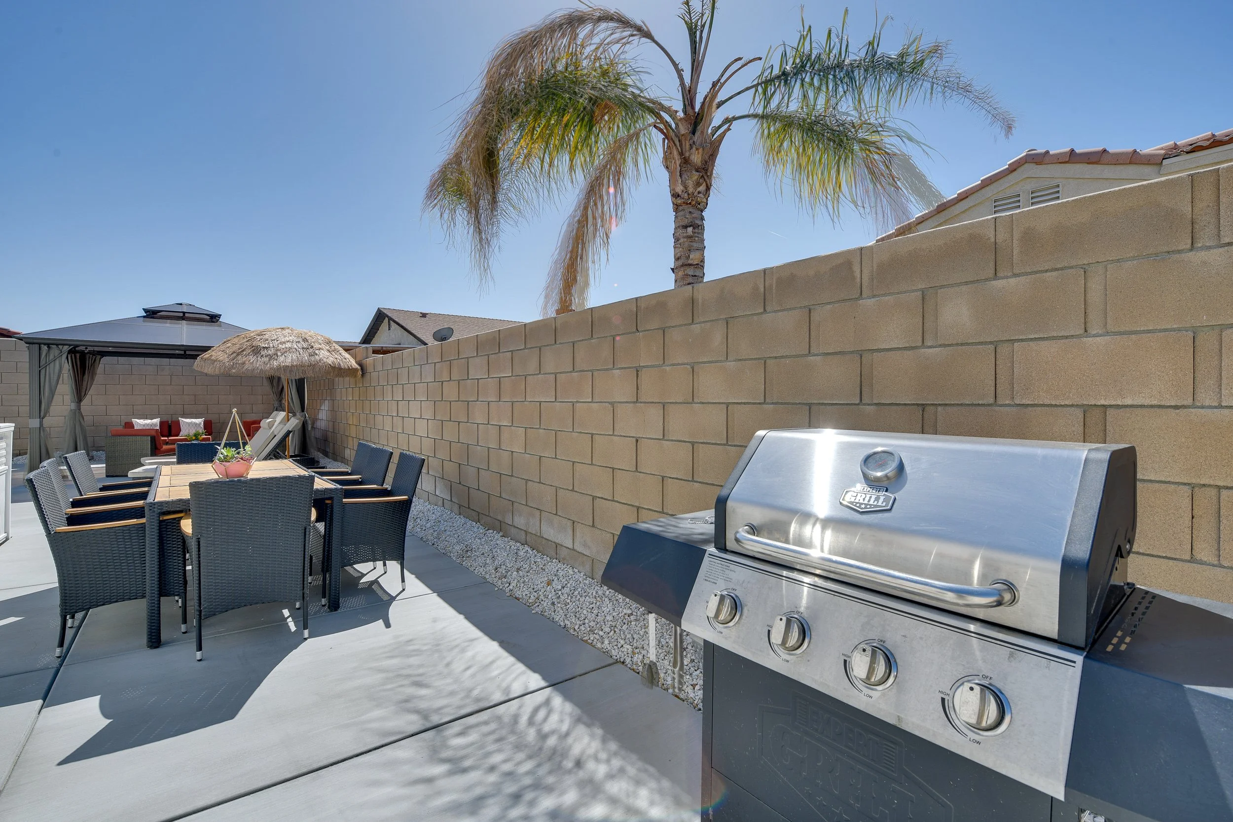 B5-Outdoor Grill & Dining Area.jpg