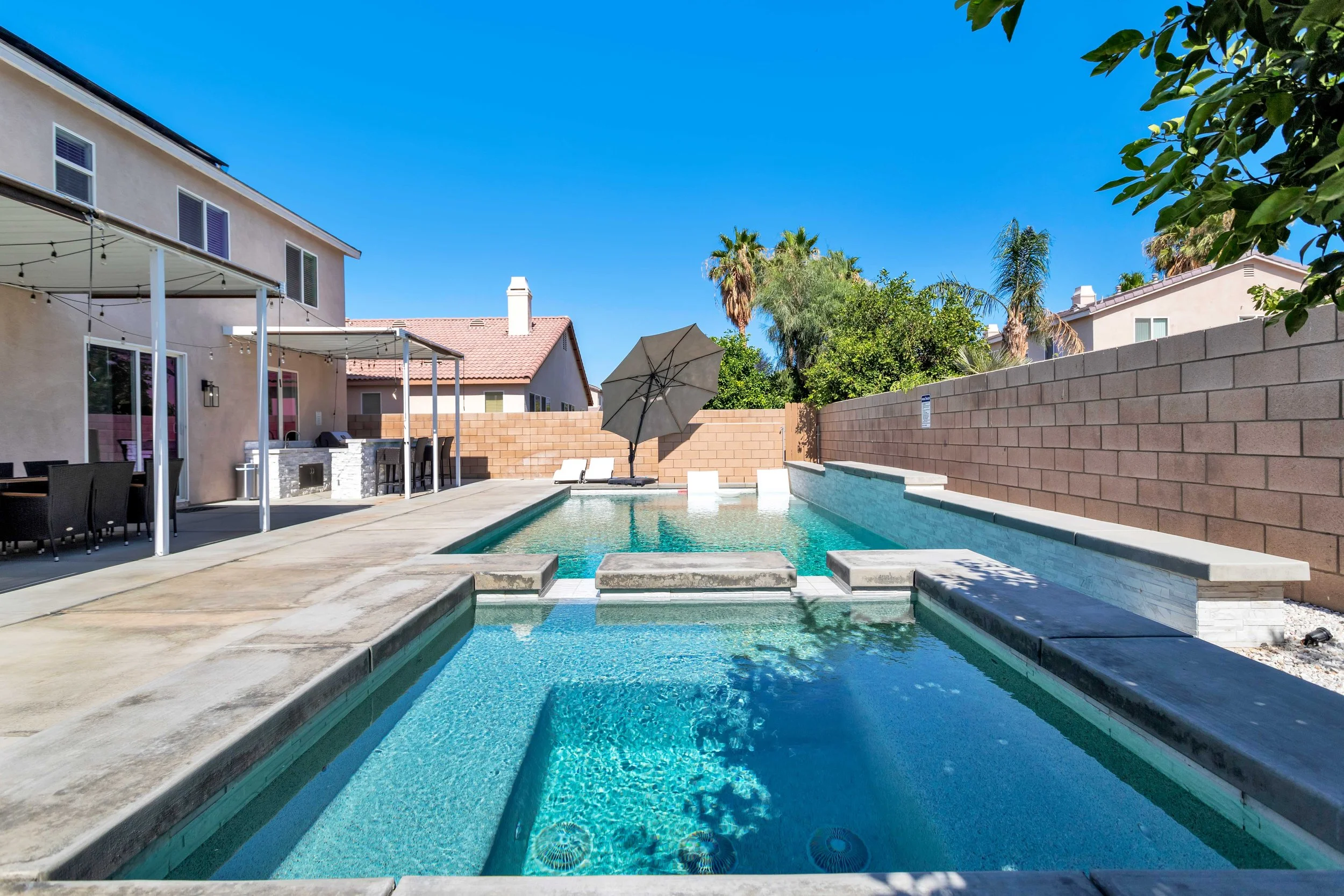 B3 - Spa and pool facing the house.jpg