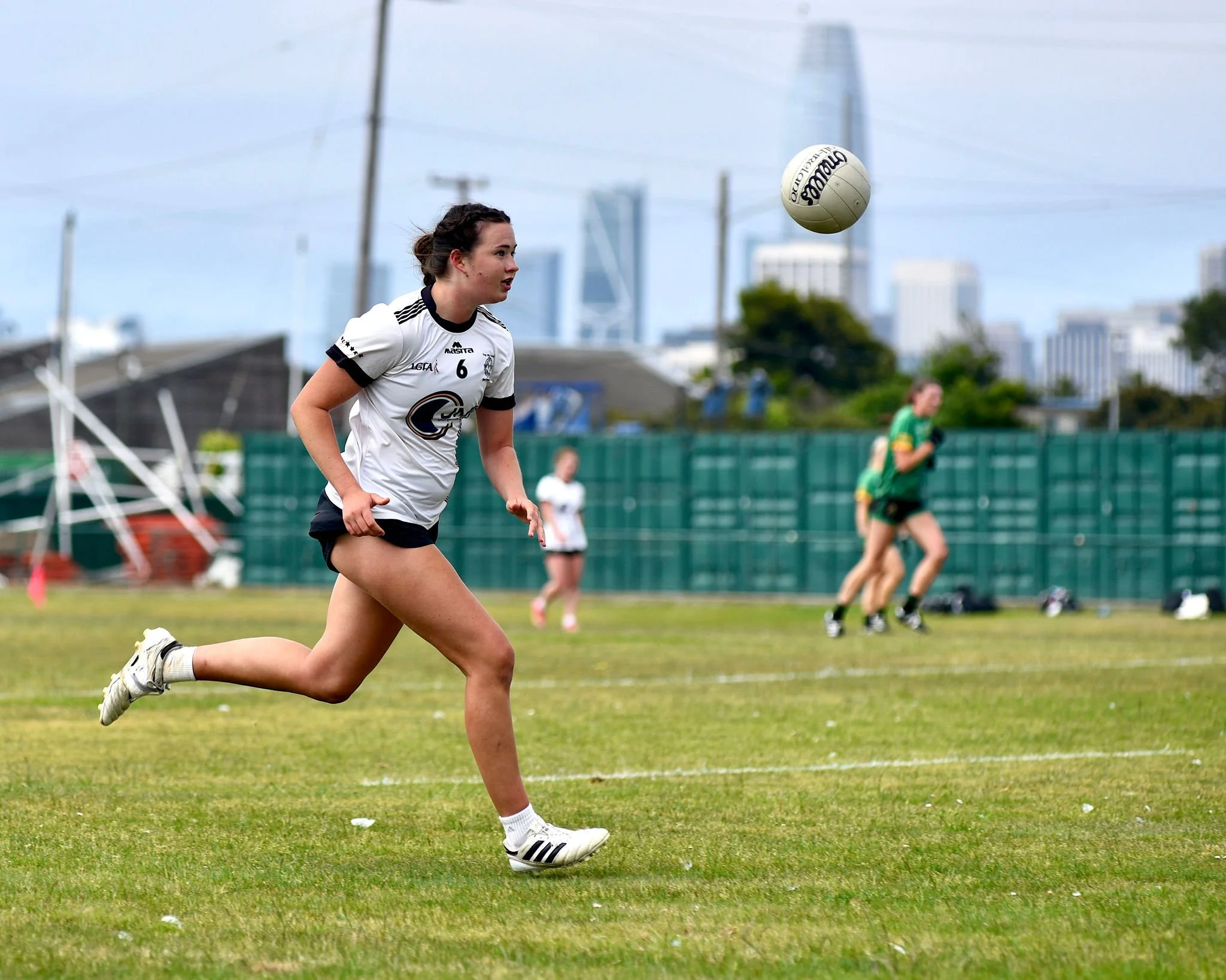 ClannaGaelvsFogCityHarpsLadiesGaelicFootballatPáircnanGaelonTreasureIslandbyWilliamWaylandWW1_6421.JPG