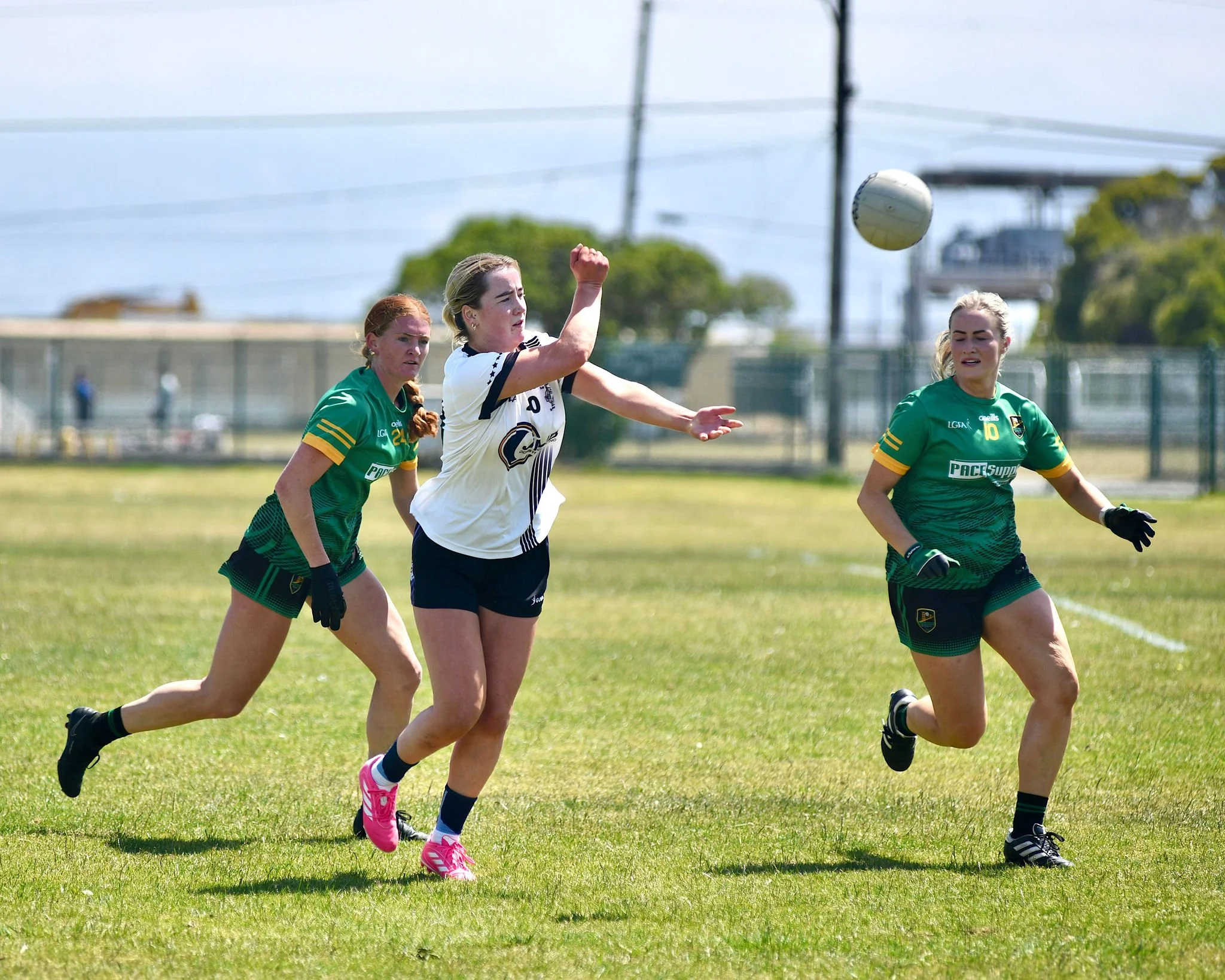 ClannaGaelvsFogCityHarpsLadiesGaelicFootballatPáircnanGaelonTreasureIslandbyWilliamWaylandWW1_6576.JPG