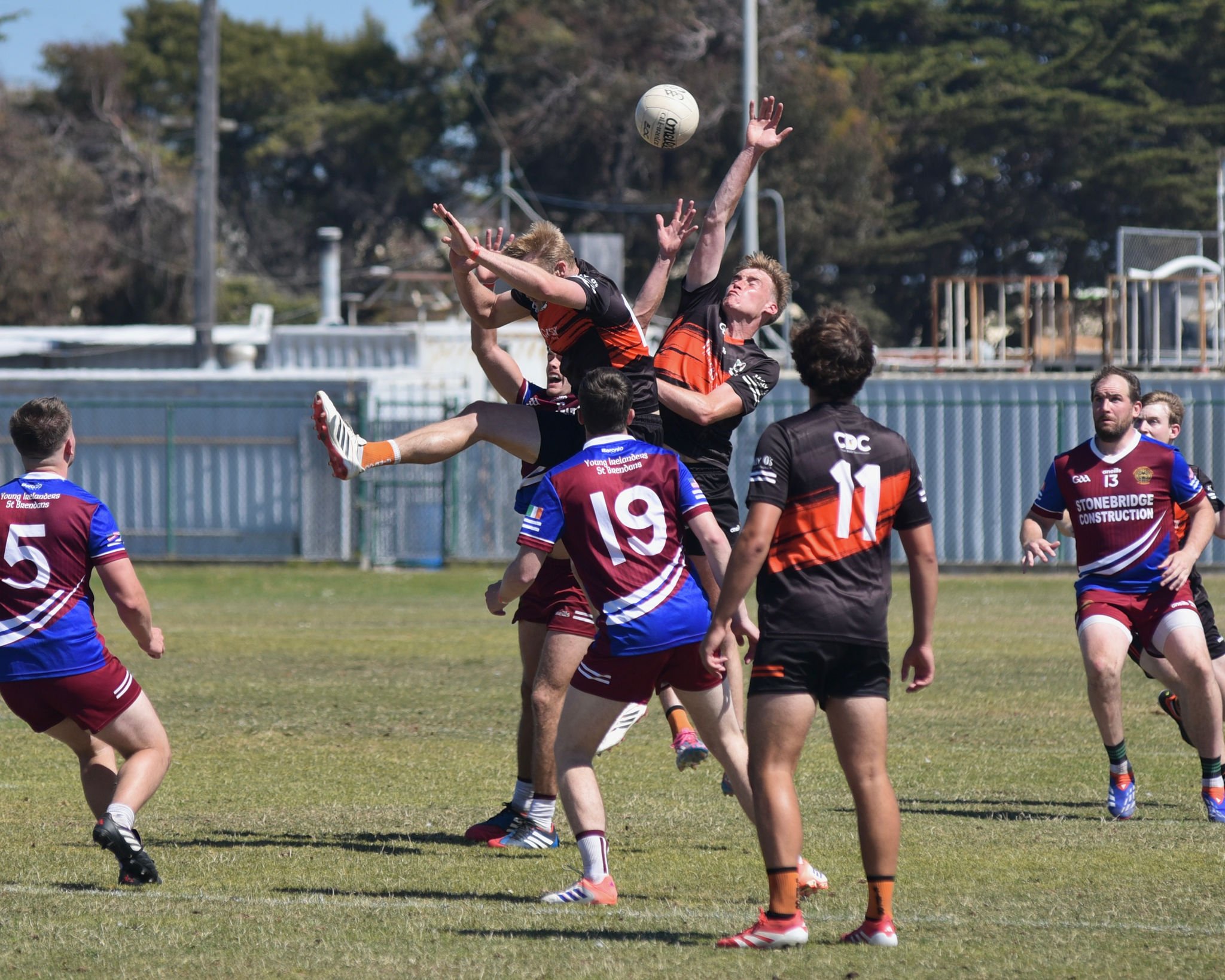 ÉireÓgvsYoungIrelandersJuniorFootballFinalatPáircnanGaelonTreasureIslandbyWilliamWaylandWW1_0326.JPG
