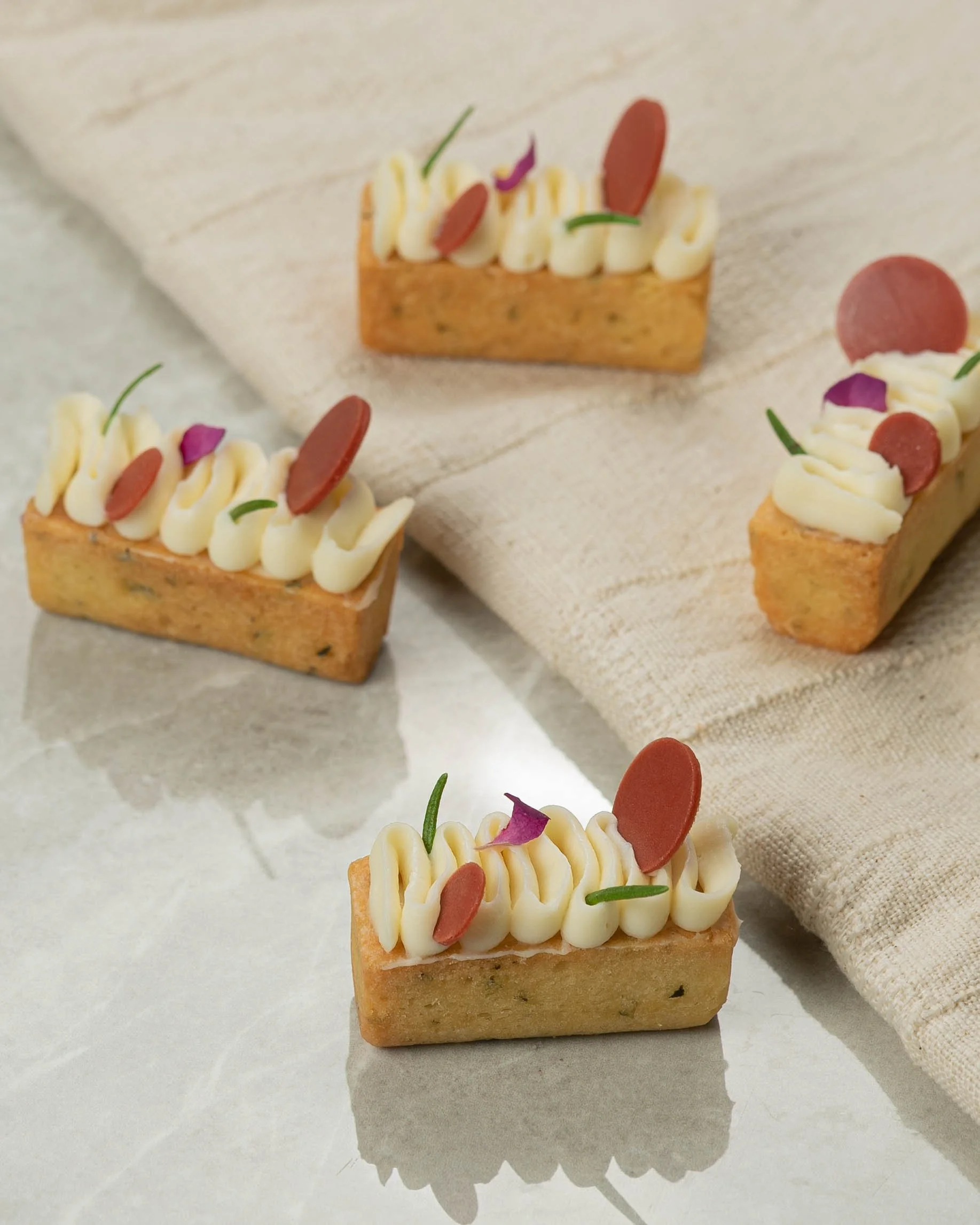 DIPB-081_ Apple Lew Yan Ping_Currantly Rosy_3.jpg