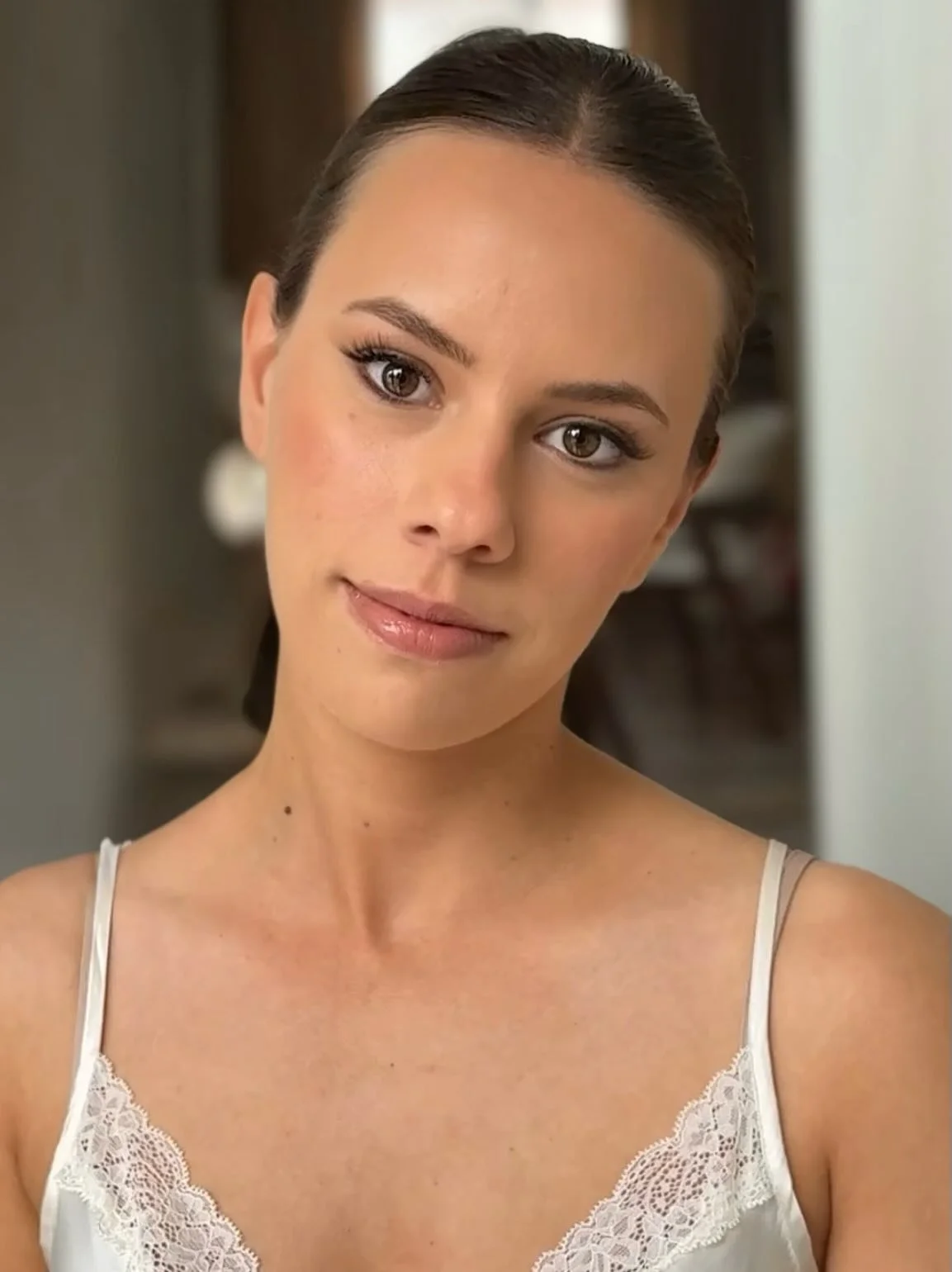 Throwback to this radiant bridal hair &amp; make-up look, the kind of effortless beauty that never goes out of style. 🤍

#makeup #makeupaddict #hair #hairstyle #bridal #bridalinspo