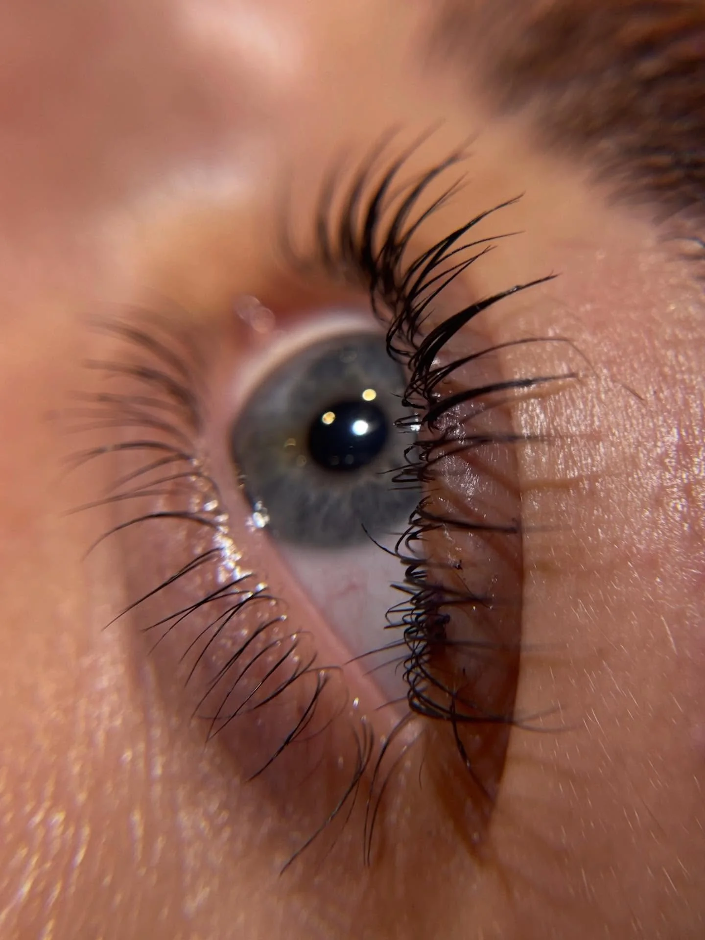 Look at those lashes 😍. A very happy customer after her lash lift + gel toes offer appointment that will look great well into the new year! 
And if you haven&rsquo;t heard&hellip; we&rsquo;ve extended our BF offers to run through December 🖤 - check