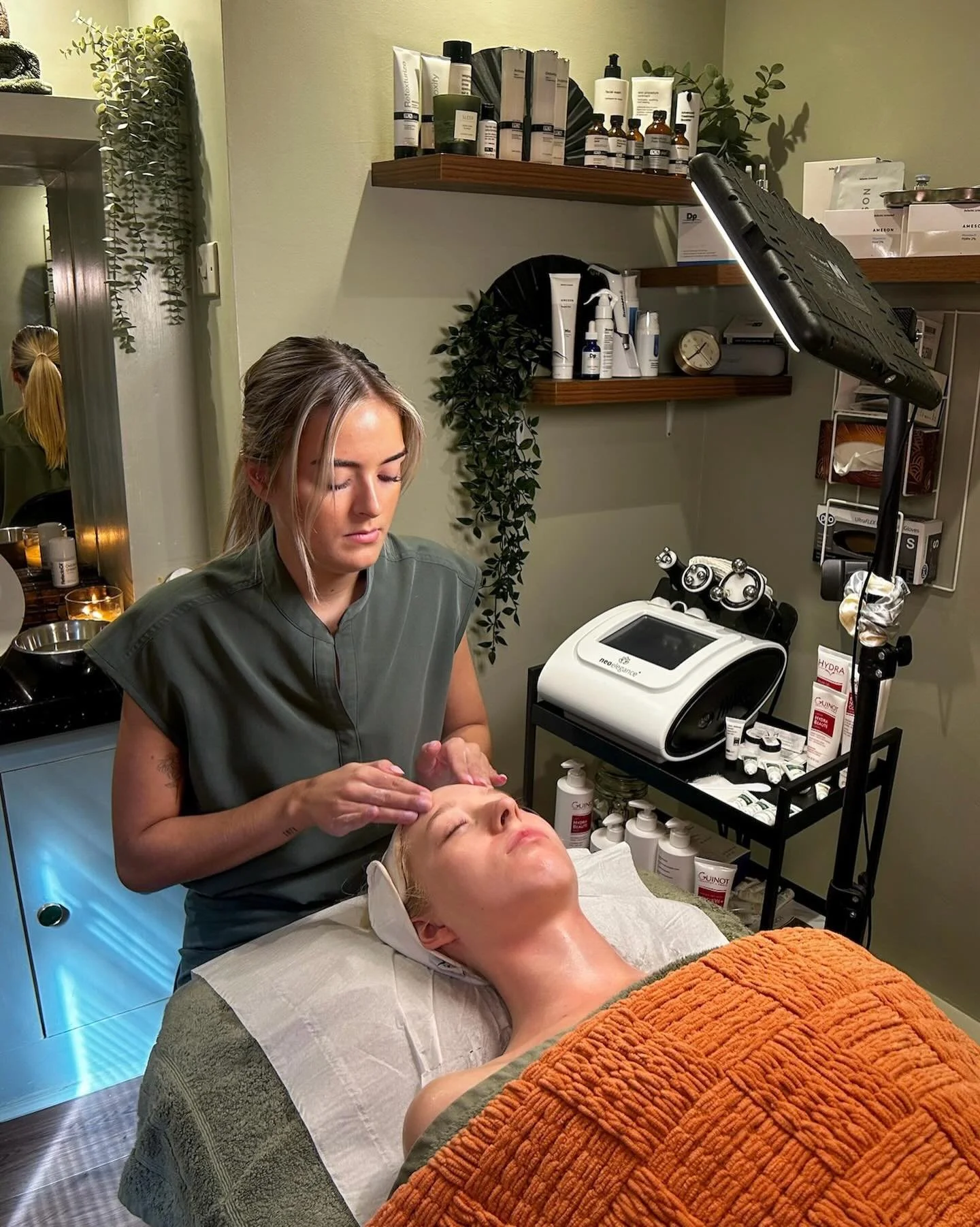 10 lucky models needed 💚. We are so proud to share that our lovely Ashlea has been selected by her tutors to represent Riverside College in a national back massage competition.

Such an amazing achievement and a real testament to how far she has com