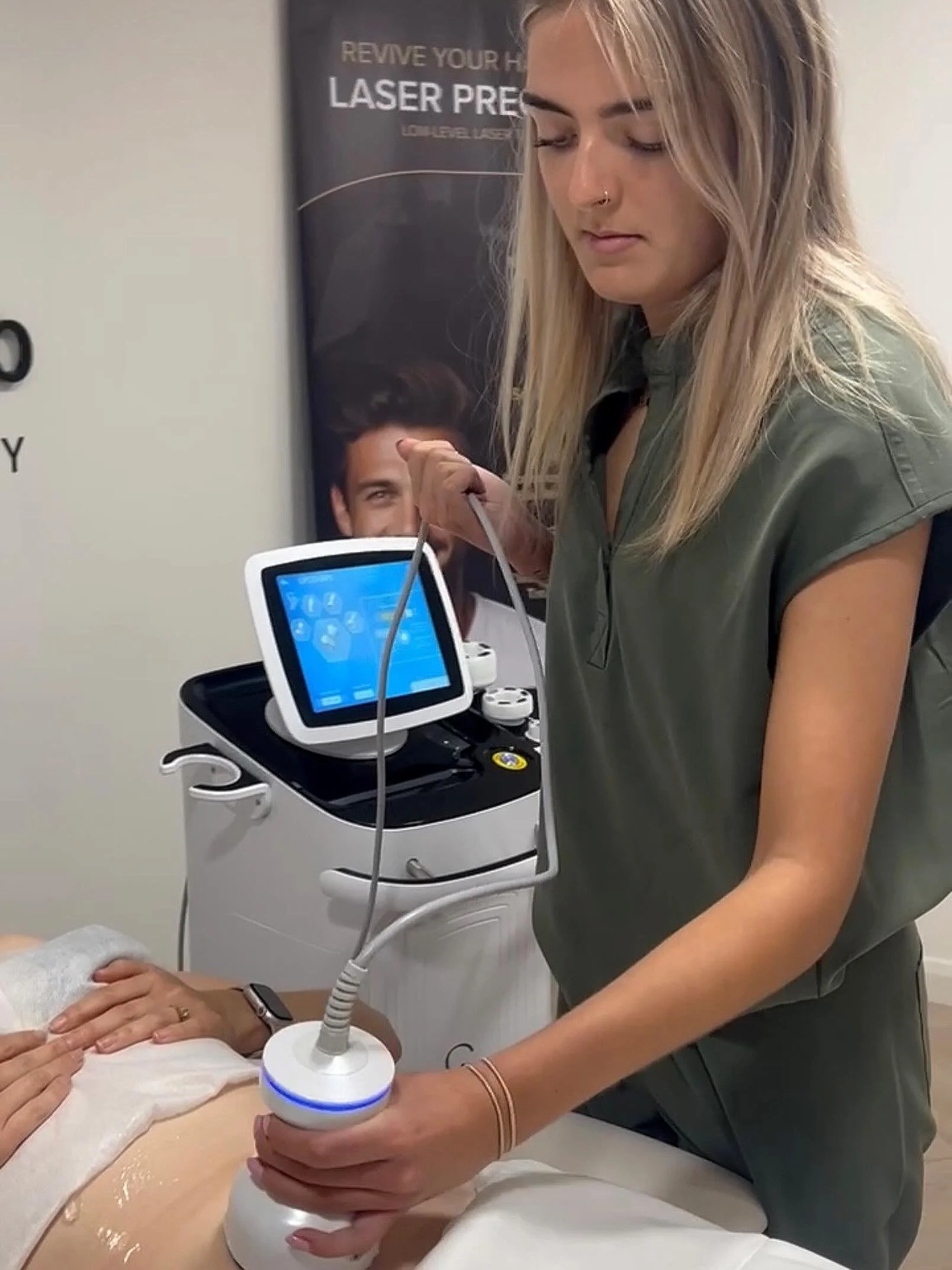 ASHLEA SCULPT PRO OFFER 🤗 To celebrate Ashlea being recognised nationally at the AHT Body Massage competition and passing her facial and body electrical modules with flying colours, we&rsquo;re offering special SculptPro body treatment courses with 