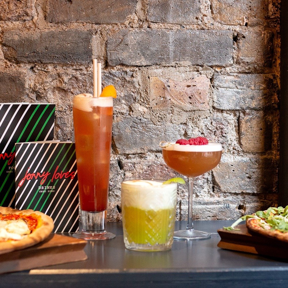 🍕🍹Craving a slice of happiness this Thirsty Thursday? 🎉

Swing by our Soho spot for a pizza-powered party and wash it down with our delicious cocktails! 

#ThirstyThursday #PizzaAndCocktails #SohoSips #JonnyLovesPizza #SohoEats #LondonFoodie #Tour