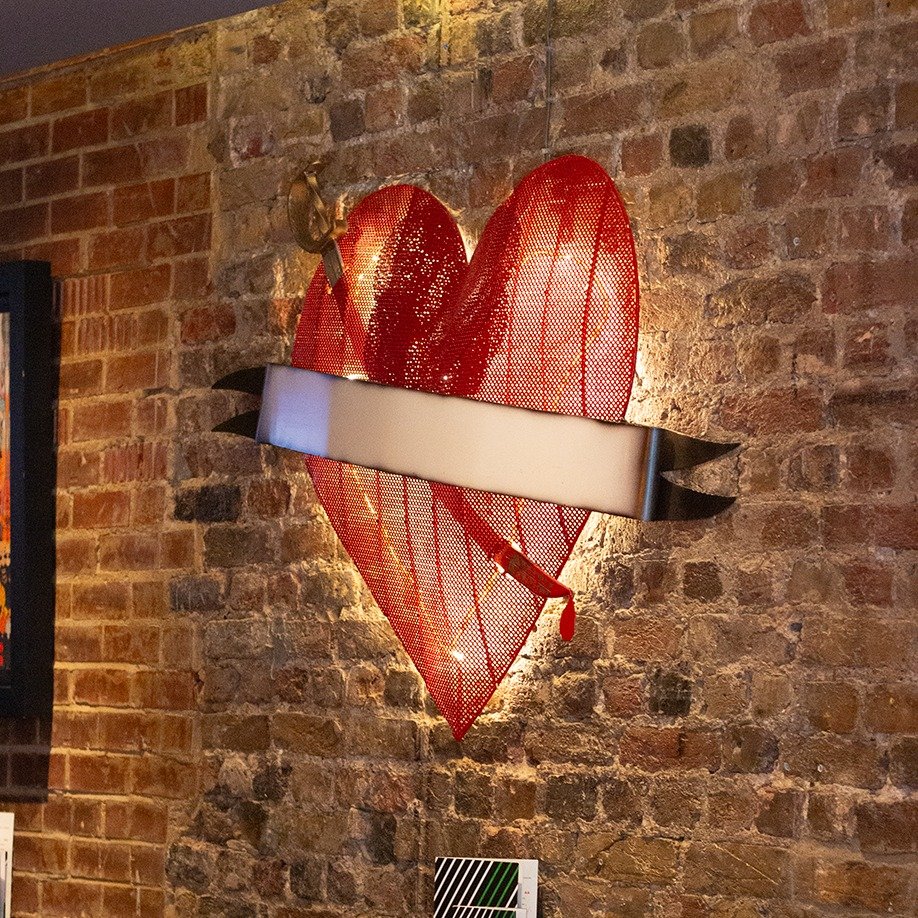 Sending love from the heart of Soho! 🏳️&zwj;🌈🍕❤️ 

Grab a slice and feel the amore! 

#PizzaLove #SohoVibes #PizzaLove #sohorestaurant #sohobites #jonnyloves #TouristTreats #pizzainsoho #SohoEats