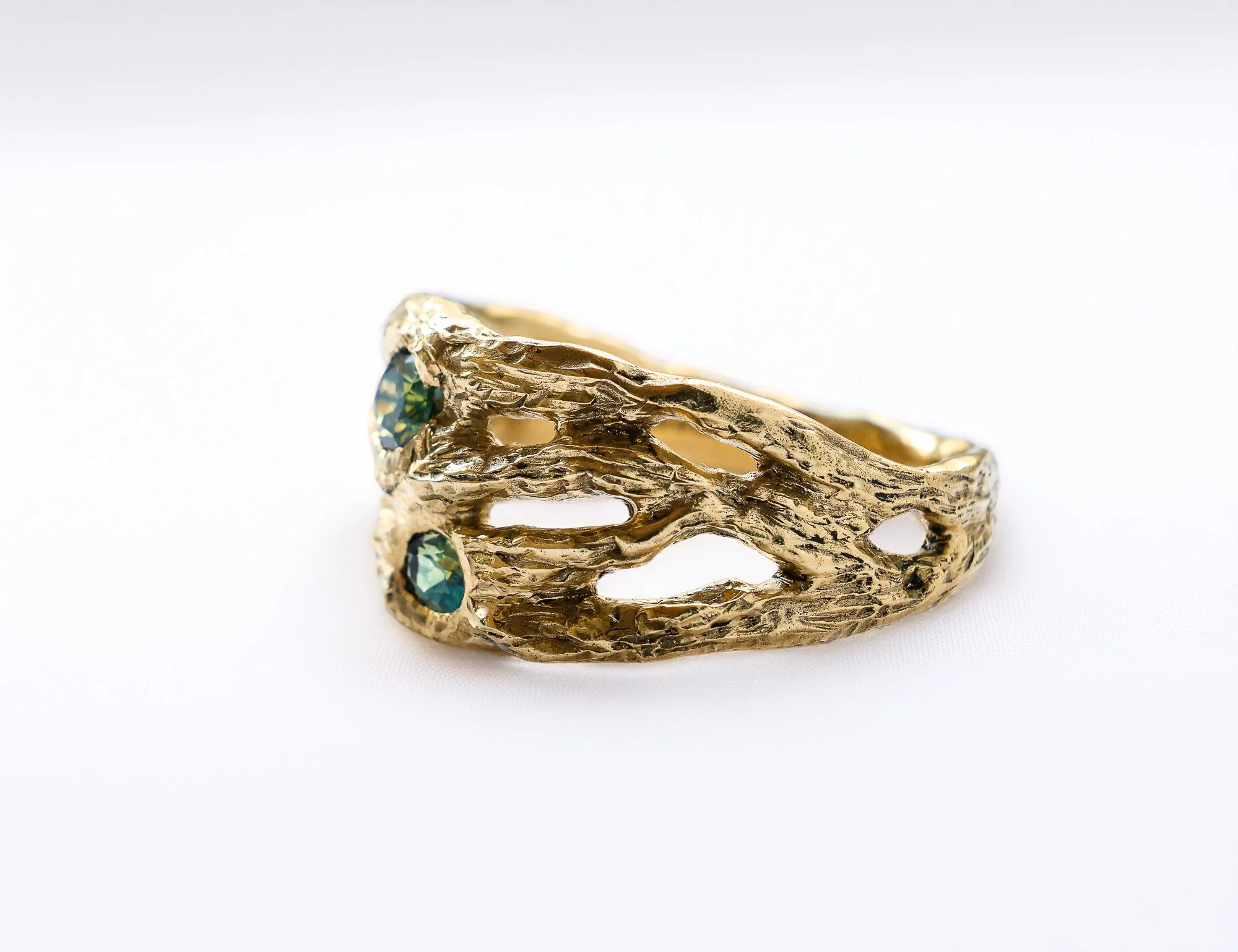 18ct yellow gold and green sapphire ring from the eroded collection