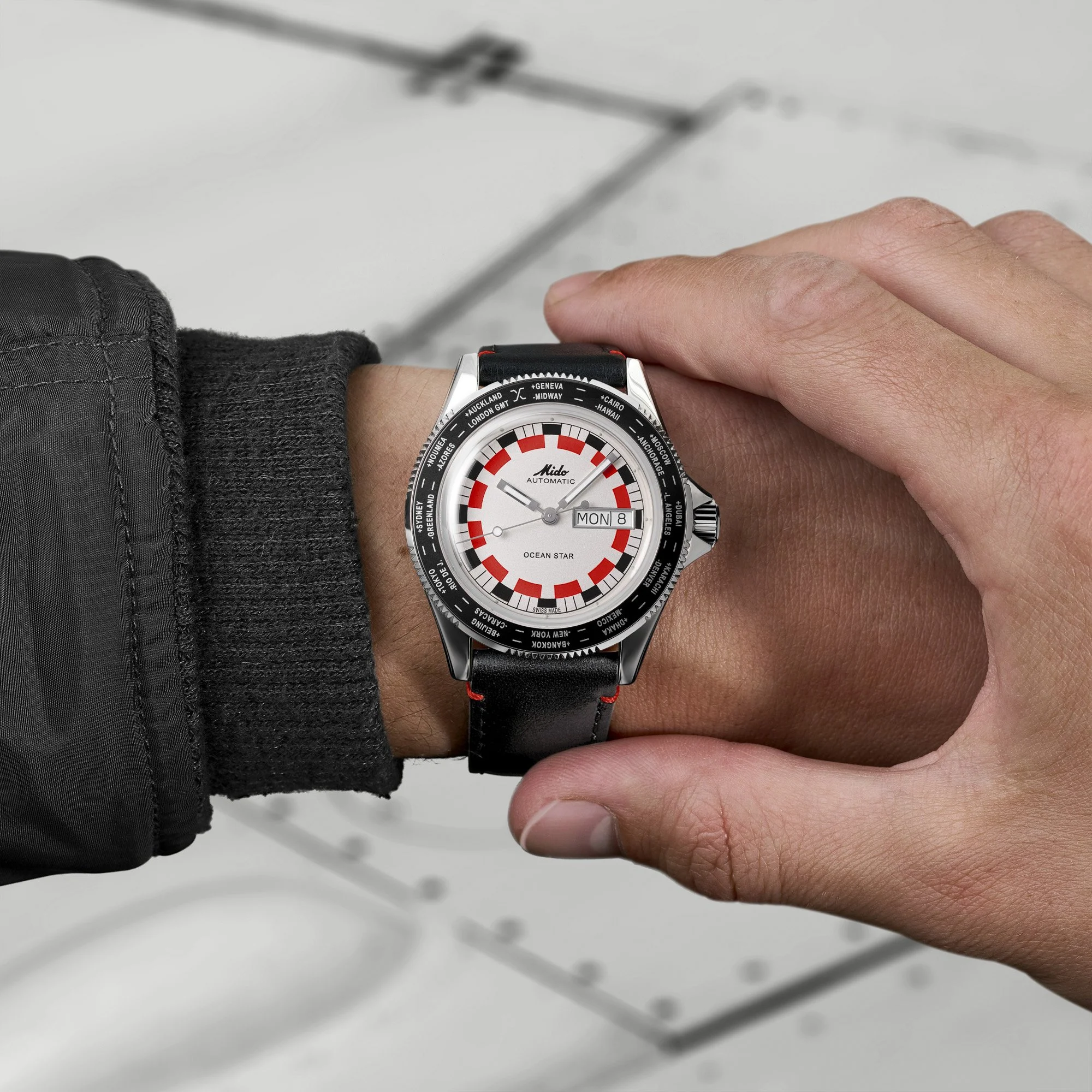 Montre Mido Ocean Star portée au poignet, photographie lifestyle horlogère à Neuchâtel