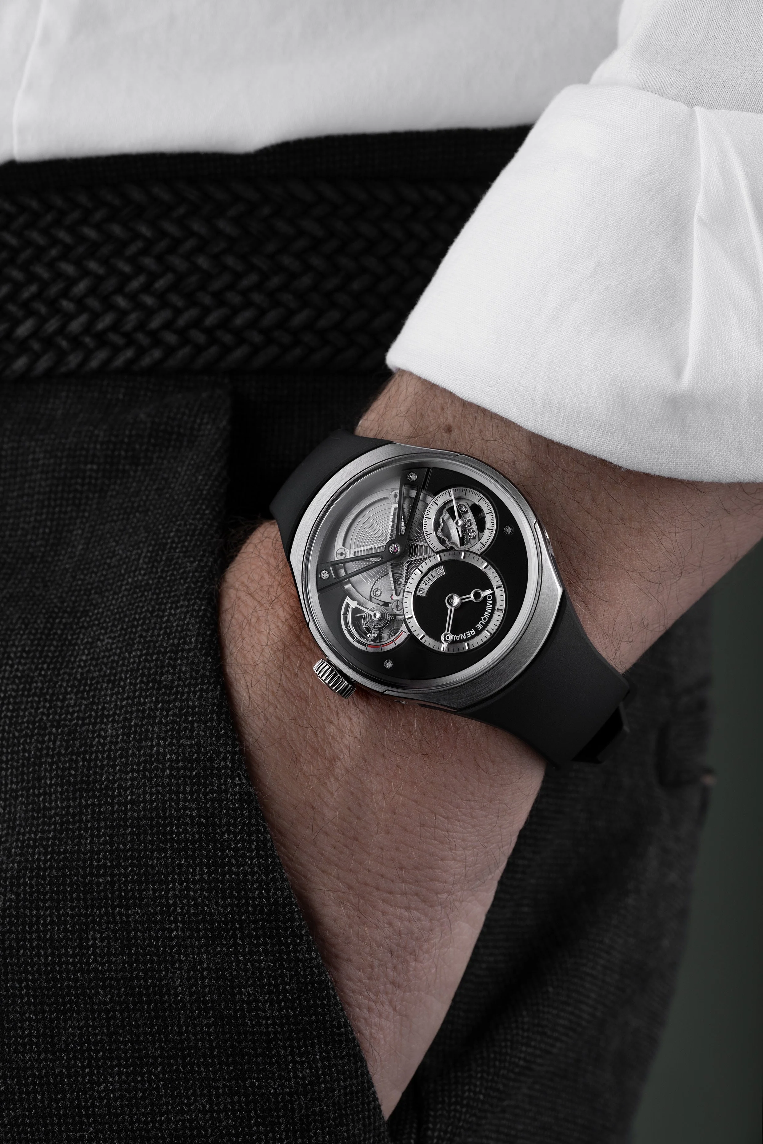 Montre Dominique Renaud portée au poignet, photographie lifestyle, luxury watch photography