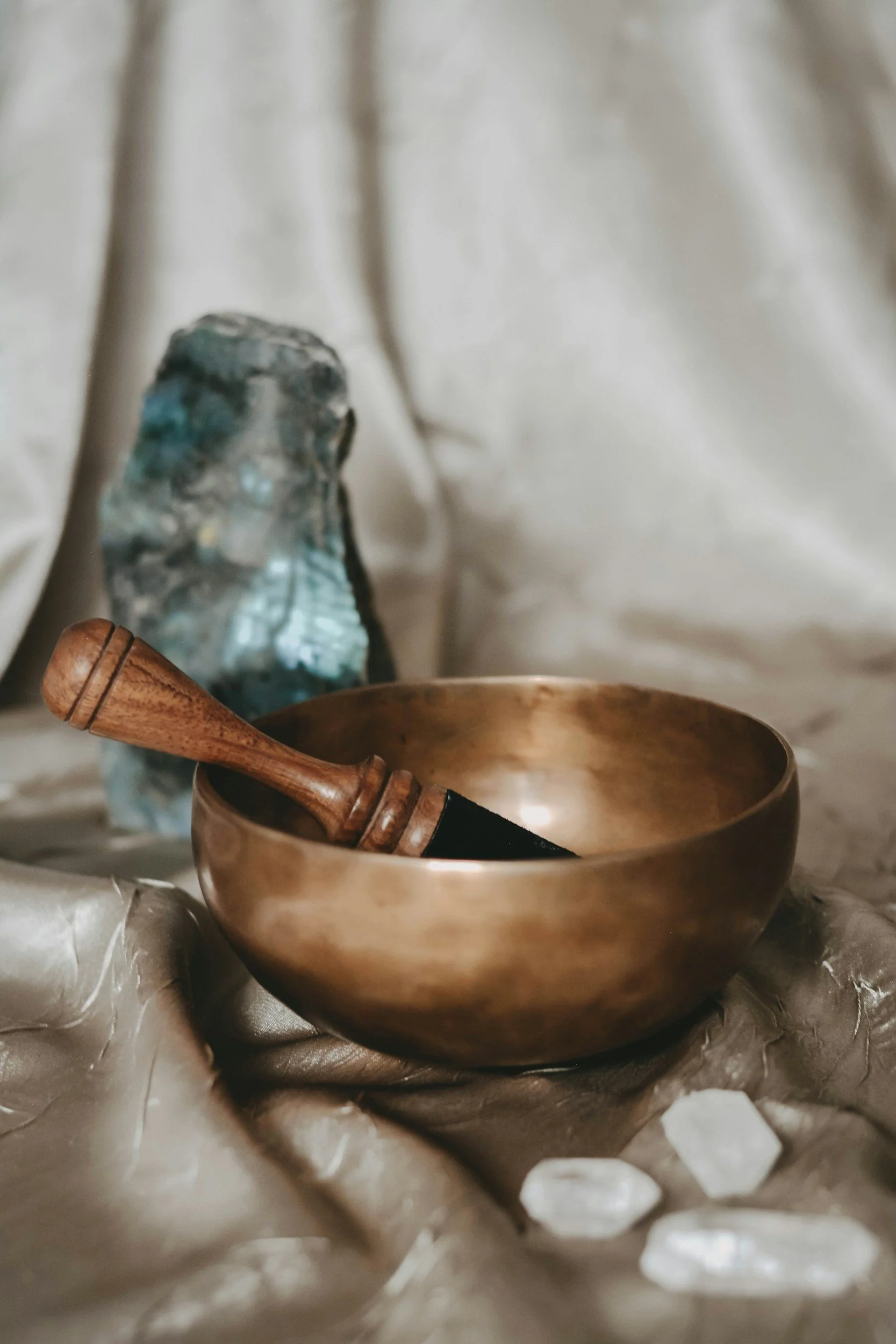 A tibetan singing bowl is ready to be used in a relaxing Sound bath