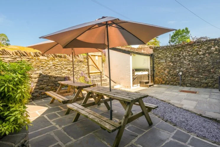 Lake District Yoga Retreat Court Yard garden & Hot Tub