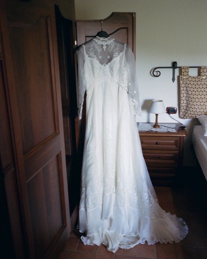A vintage wedding dress in Italy on film. 

Thank you @thefindlab for the wonderful scan. 

#35mmphotography #weddingdress #italywedding #italyweddings #italyweddingphotographer #europeweddingphotographer #franceweddingphotographer #spainweddingphoto