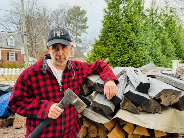 Luke Albee, plus axe plus attitude.