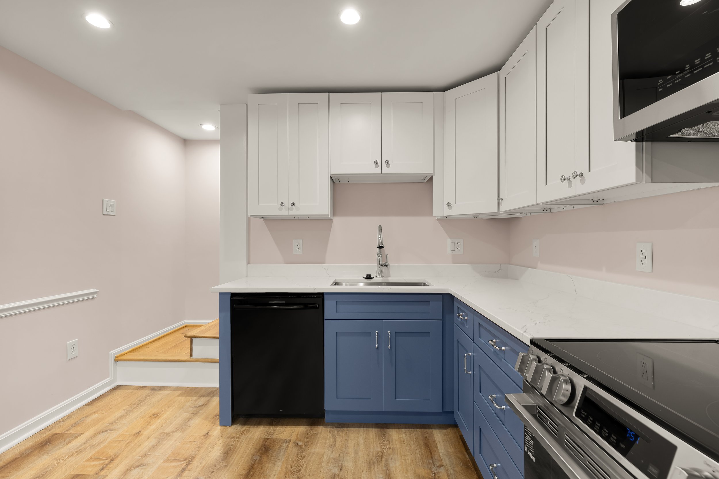 9815 Summit Ave-0038.jpg