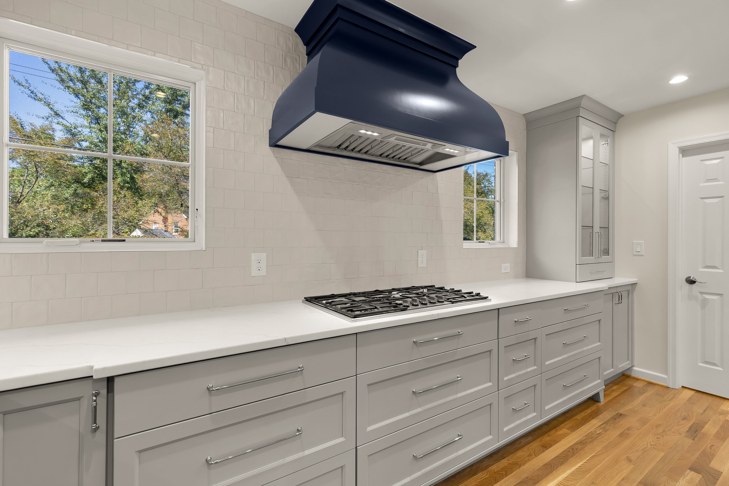 9815 Summit Ave-0017.jpg