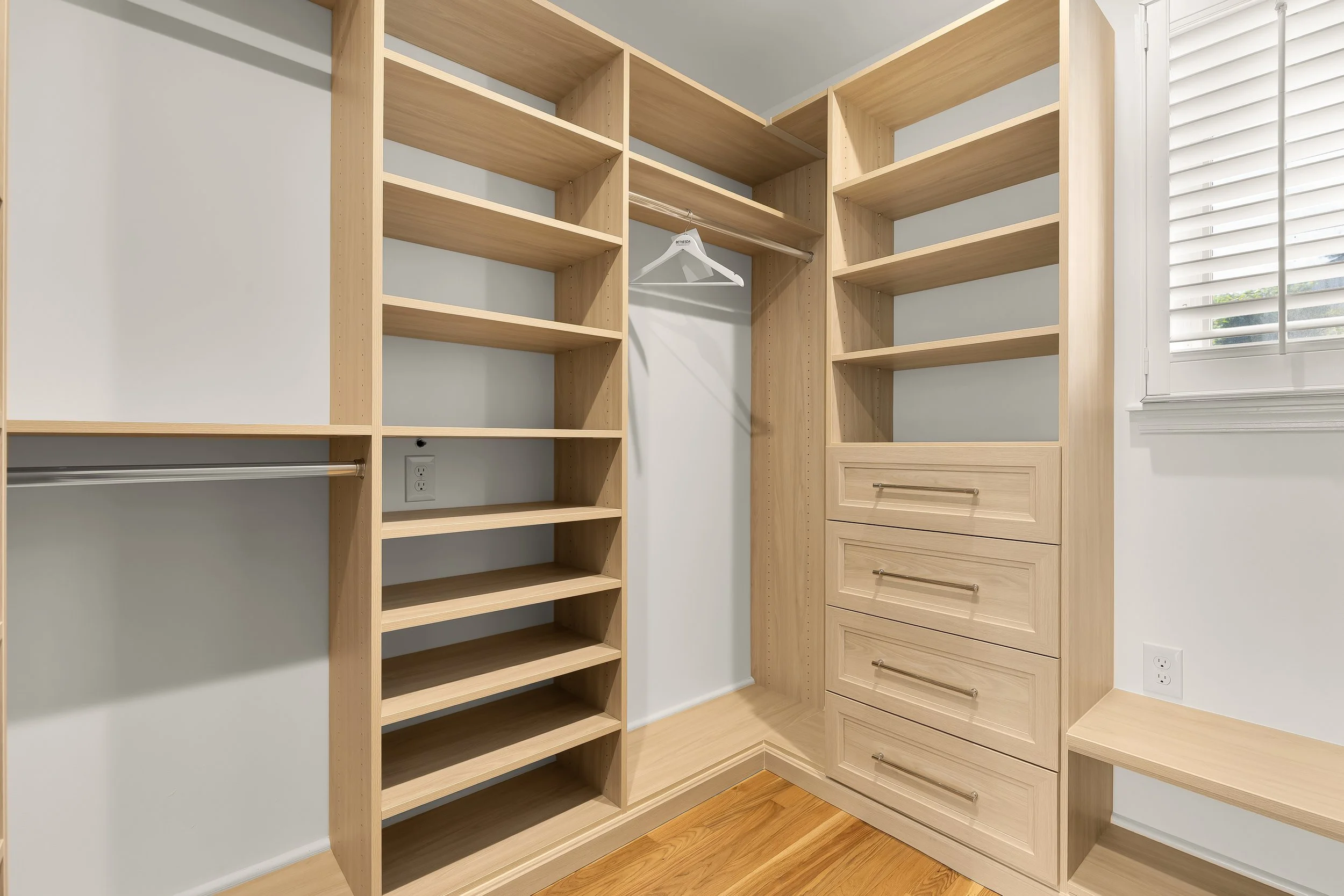 9815 Summit Ave-0031.jpg