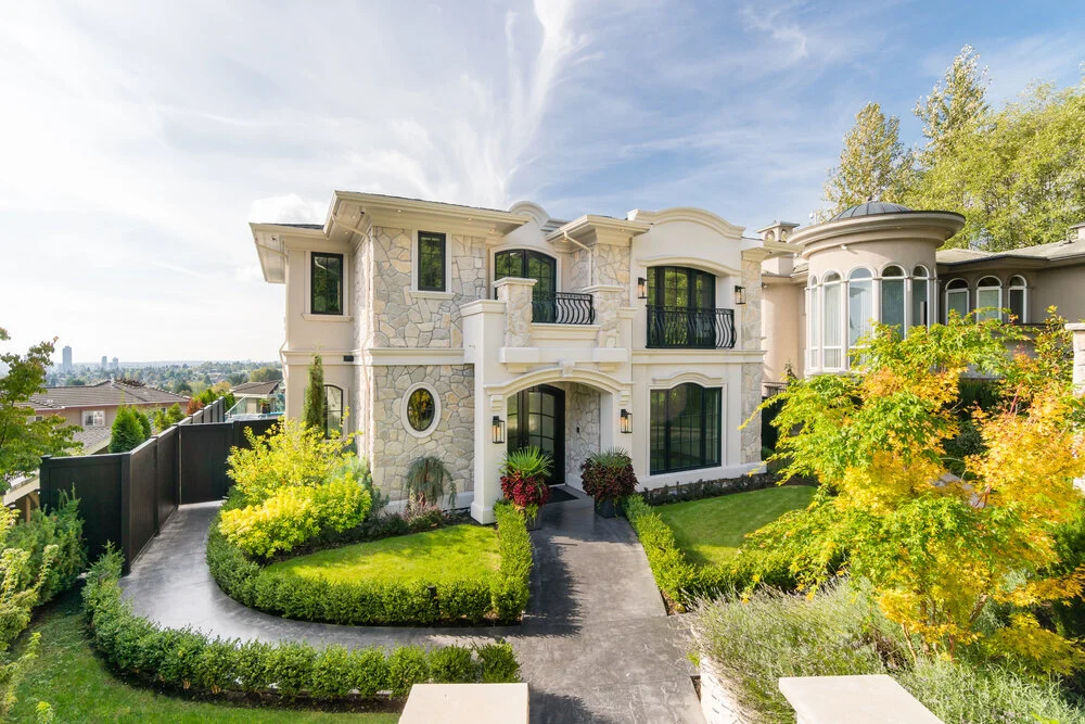 exterior and front yard of luxury home built by Batista properties