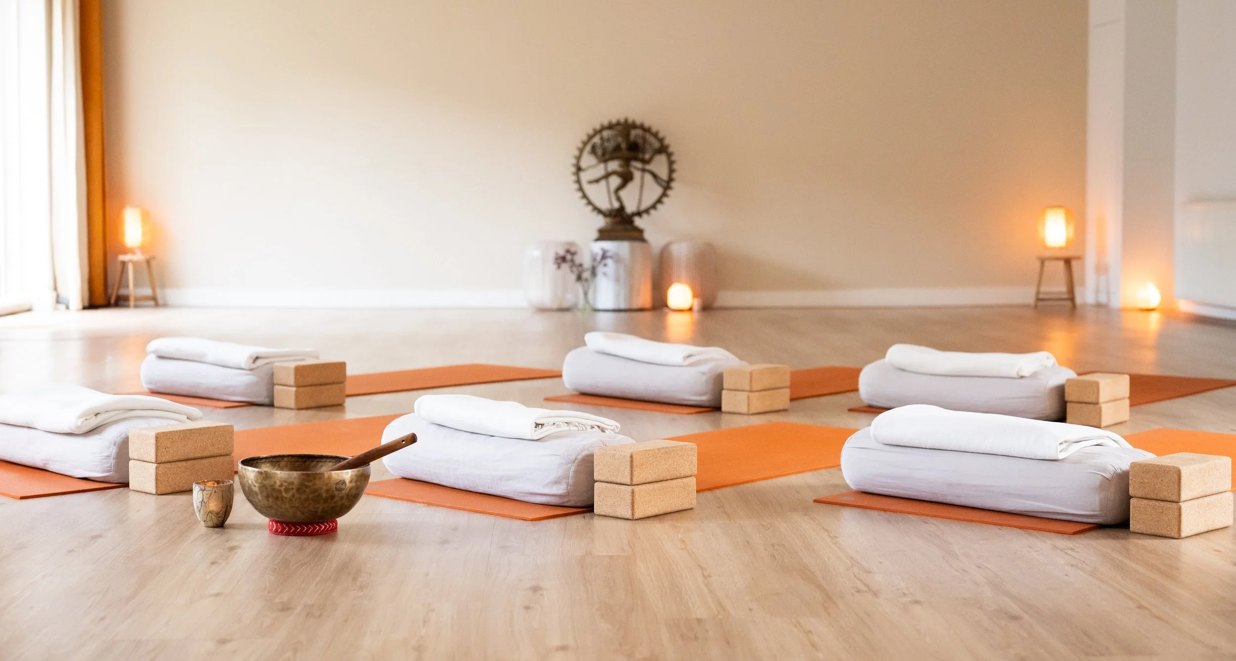 The workshop space at Ananda Yoga in Hilversum, set up with mats, bolsters and blocks