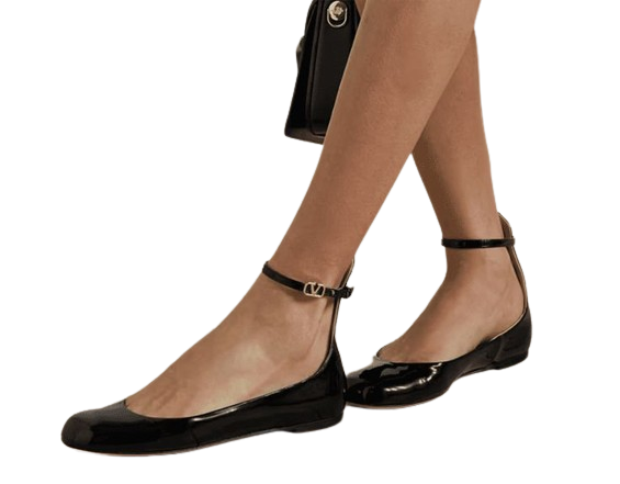 Carolyn_Bessette-Kennedy_Style_Moments_to_Inspire_Fall_Outfits__1_-removebg-preview.png