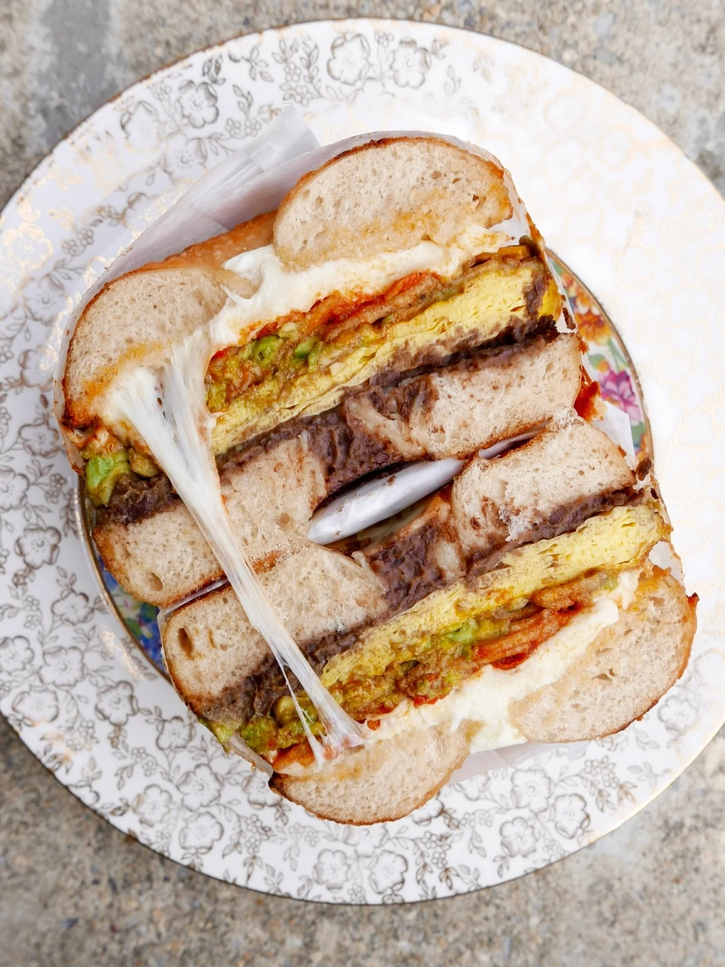 @danimoreiracamia is #back in the test kitchen w/ a little 🇸🇻 #desayunotipico 🇸🇻 bagel vibration: black beans, 🥑, #plantain chips, sofrito, bodega egg y queso. Are we #back or are we #back? 💅👩&zwj;🔬🍳👩&zwj;🍳