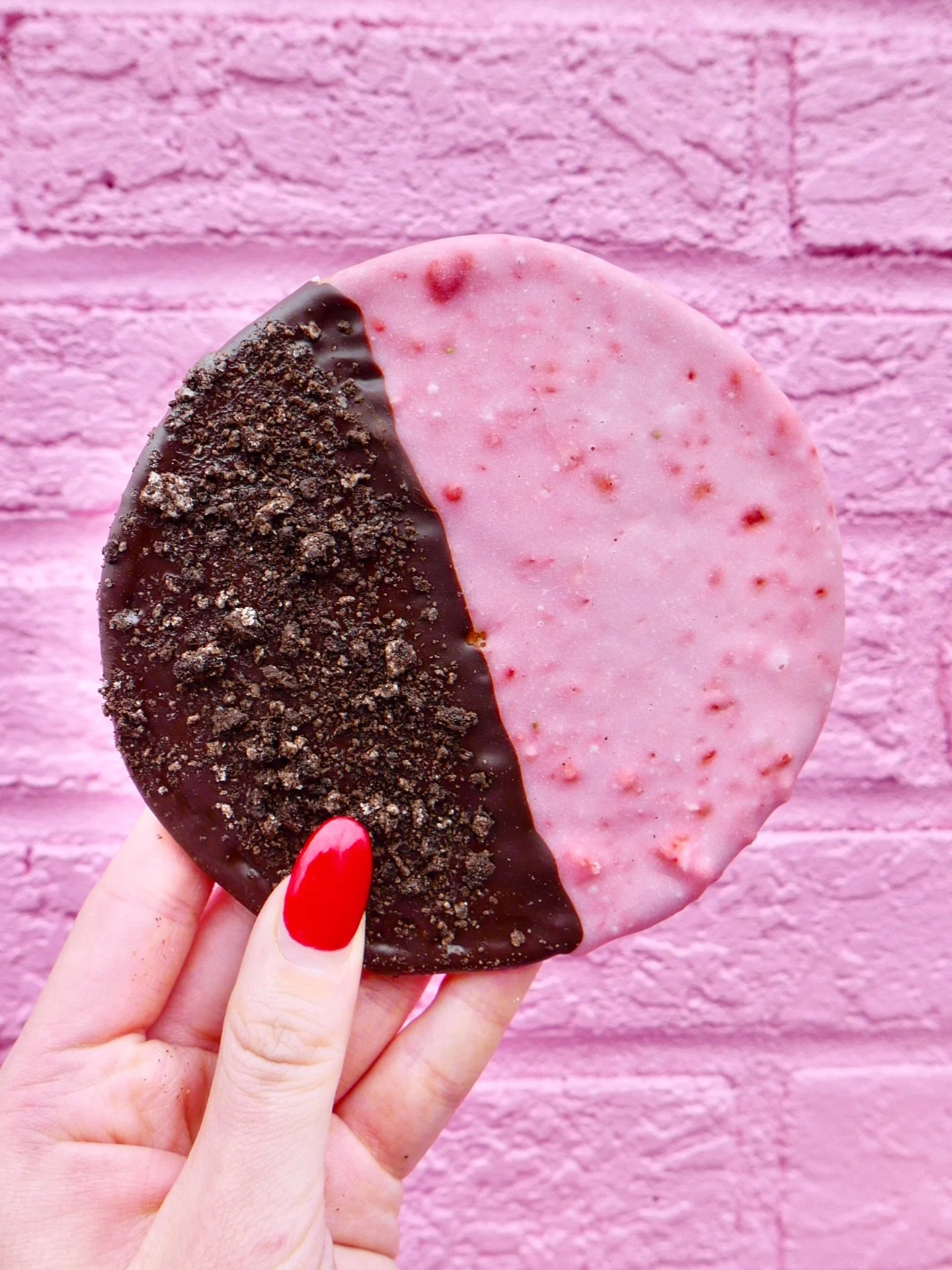 🆕🆕🆕 50% OREO. 50% (REAL) STRAWBS. 100% TIGHT. 🍓🍫 #doublestuffedvibes