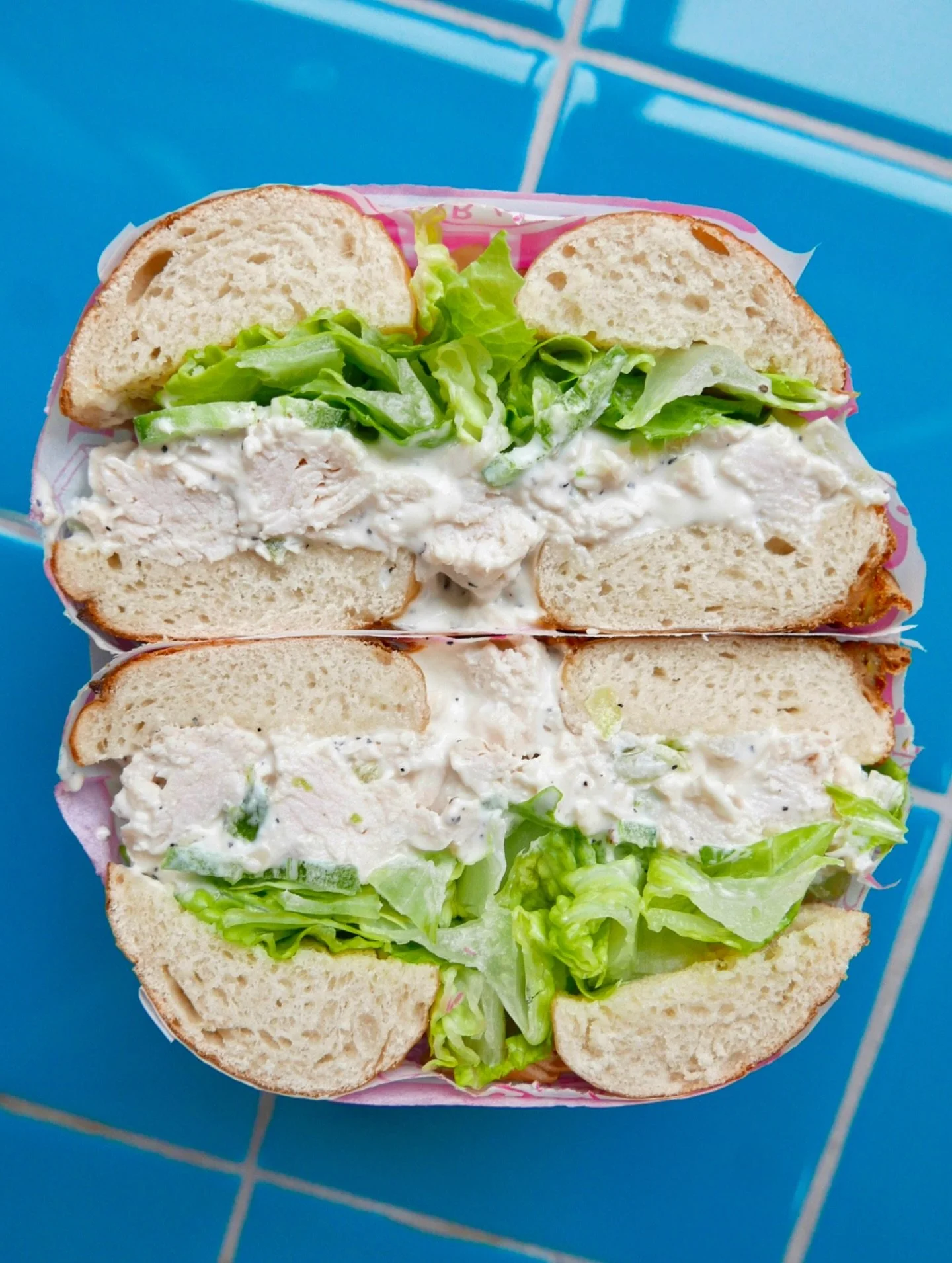 🐓🥵THE MIZNER PARK🥵🐓 chicken salad + lettuce + jalapeenies on a toasted pretzel bagel. Dig thattttttt 🥨🥨🥨 #saladseason #chickenseason #pretzelseason