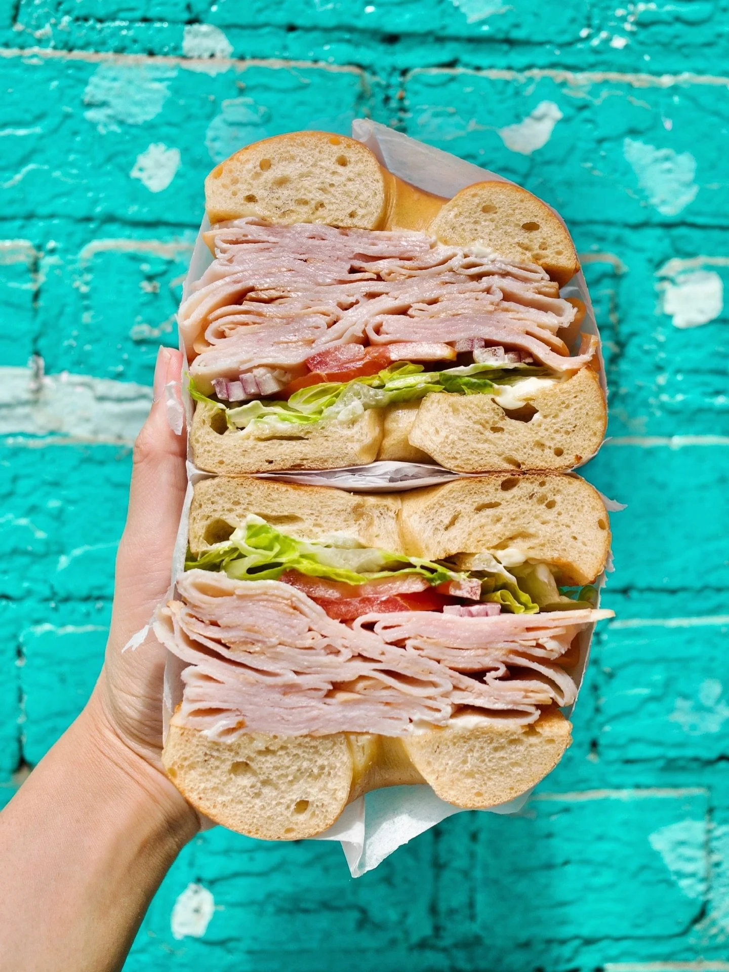 THE BIG BIRD: double portion of sliced turkey or grilled chicken + 🥬 + 🍅 + @dukes_mayonnaise + 🥓(if you want 🥓) on a toasted plain baeggie. 🦅 @sbird10 @birdman @thelarrybirdofficial @sesamestreet @michaelkeatondouglas