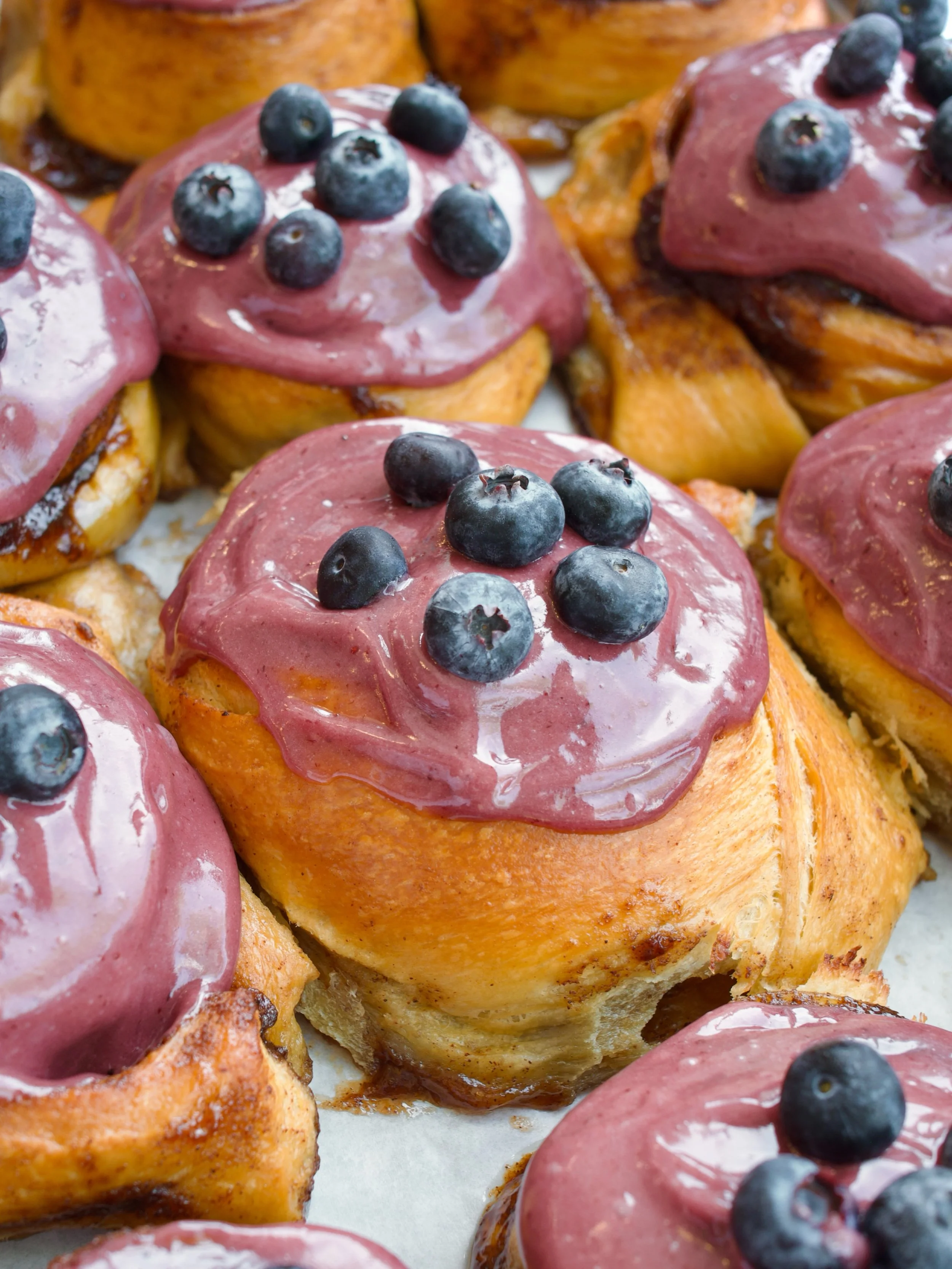 IT&rsquo;S 🫐BLUEBBIE🫐 SEASON. Treat mama (or yourself. or someone else&rsquo;s mom) to 1 or 6 of these blueberry cinnamon rolls to celebrate the greatest day of the year‼️ #mothersday #mothersmay