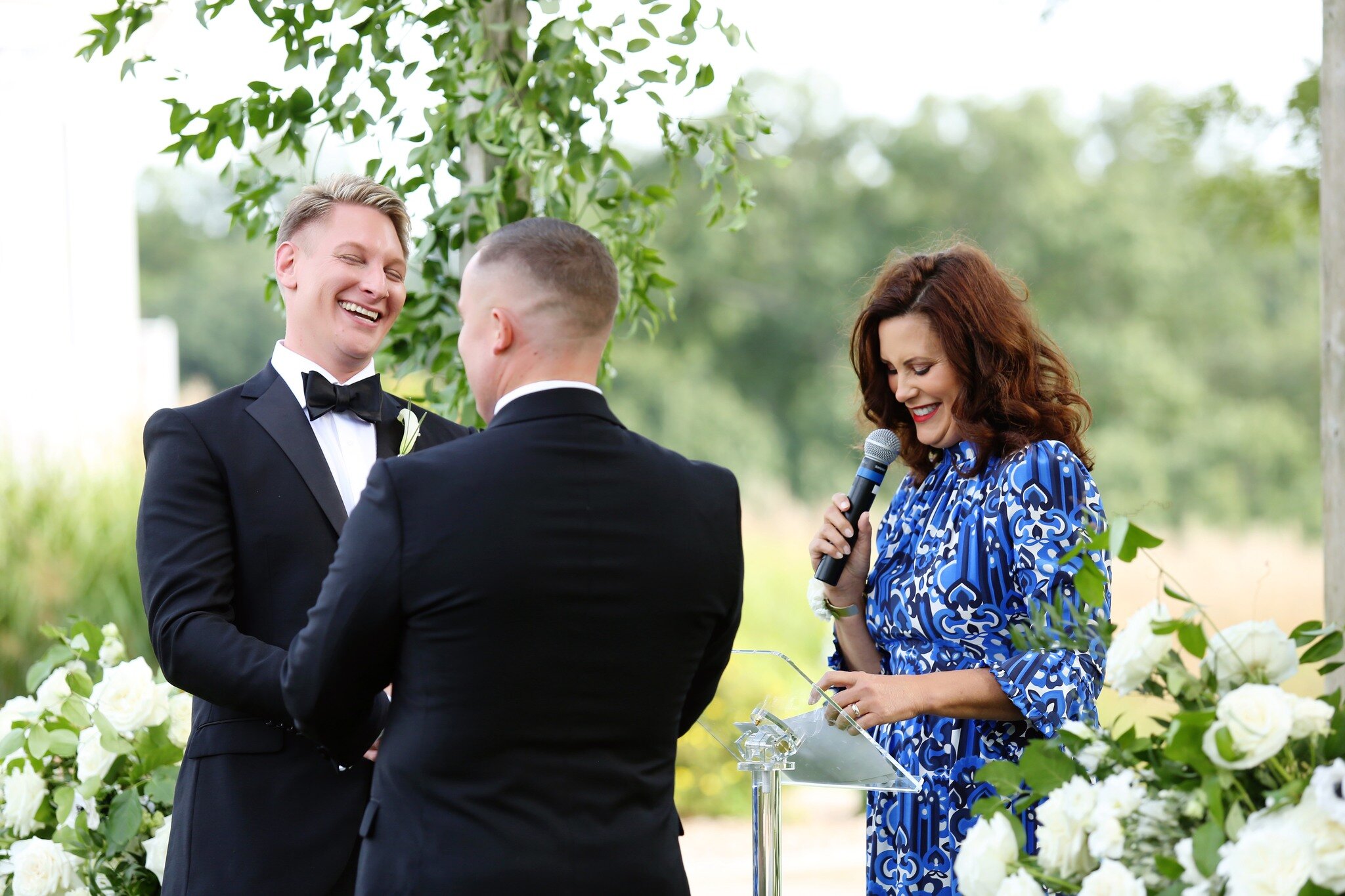 Have we told you how much we ✨ ADORE ✨candid wedding? There is nothing better than a couple laughing on the happiest day of their lives, nothing!🫶Patrick's face is absolutely priceless, can't get enough of it.

Cheers to the happy couple! 

Photo: K