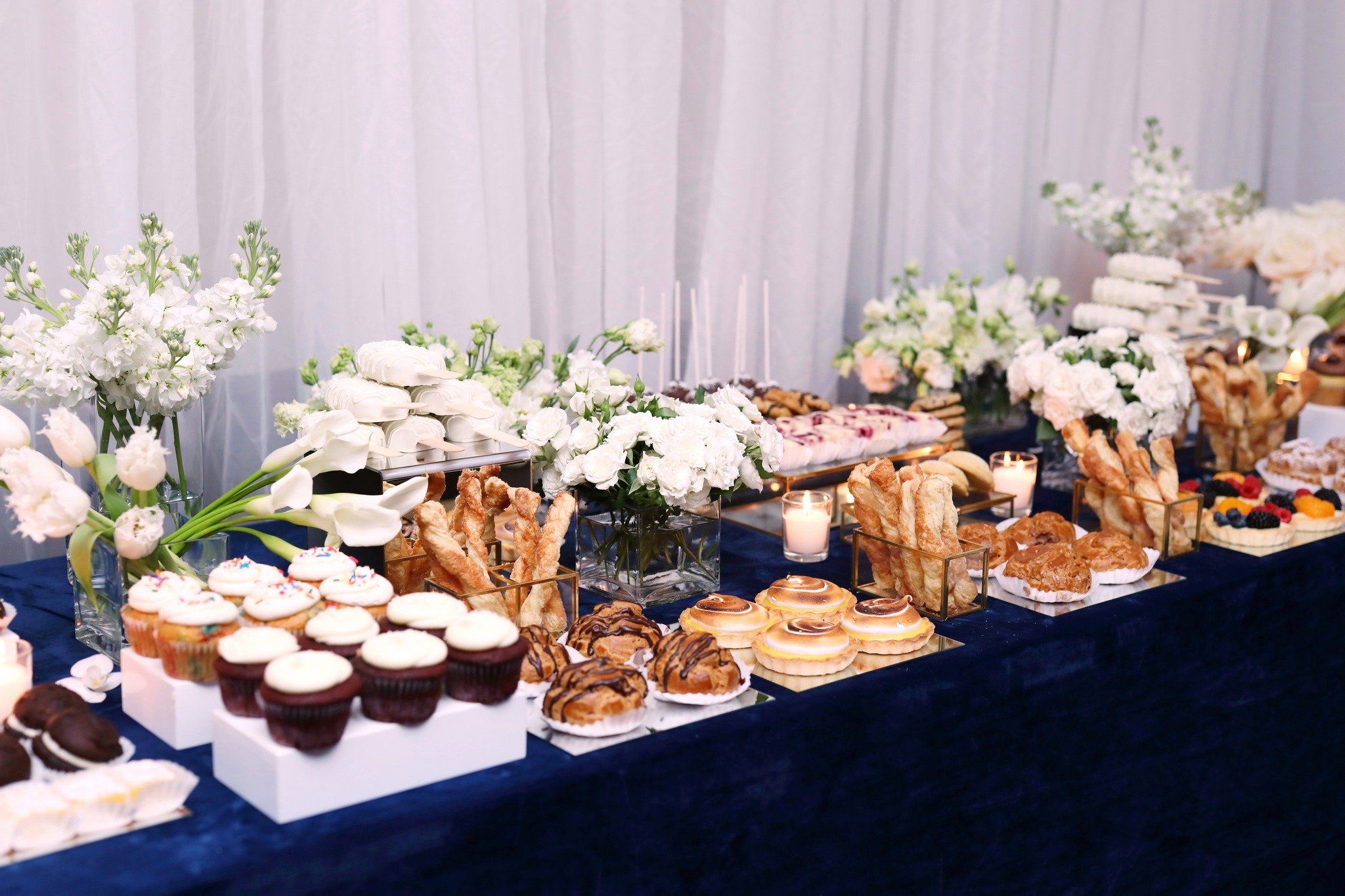 Happy Fri-YAY! 🎉 You&rsquo;ve made it through the week, now go treat yo&rsquo; self! 🧁✨

📸 Karyn May Photography

#SweetFriday #TreatYoSelf #rsvpeventsgr #weddingday #desserts #weddingplanner