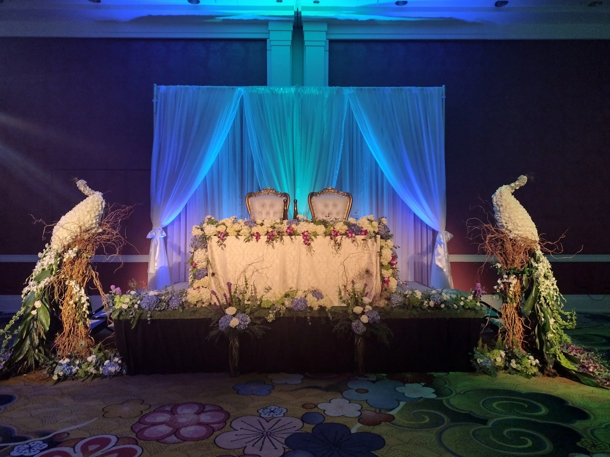 When our sweetheart table sets the tone for the entire night. ✨

#rsvpeventsgr #michiganwedding #michiganweddingplanning #sweethearttable #grandrapidsmi #michiganweddingplanner