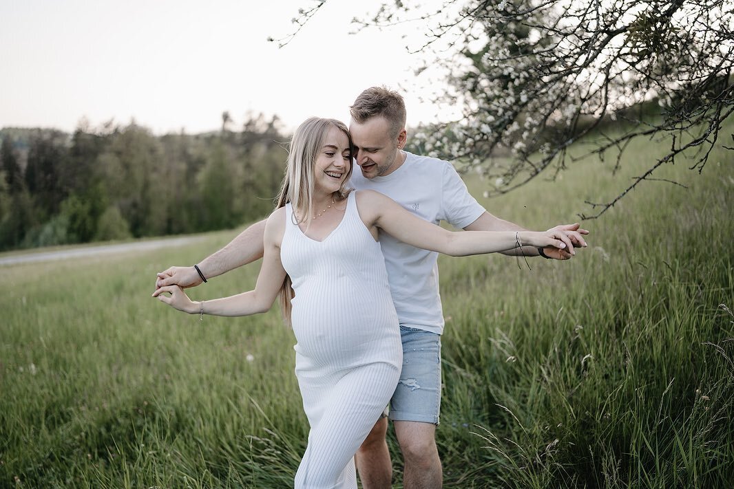 Liebe im Bauch 🤍 

#mamagl&uuml;ck #maternityphotography #momtobe #familienfotografin #babybauch #nat&uuml;rlichefotografie #graz