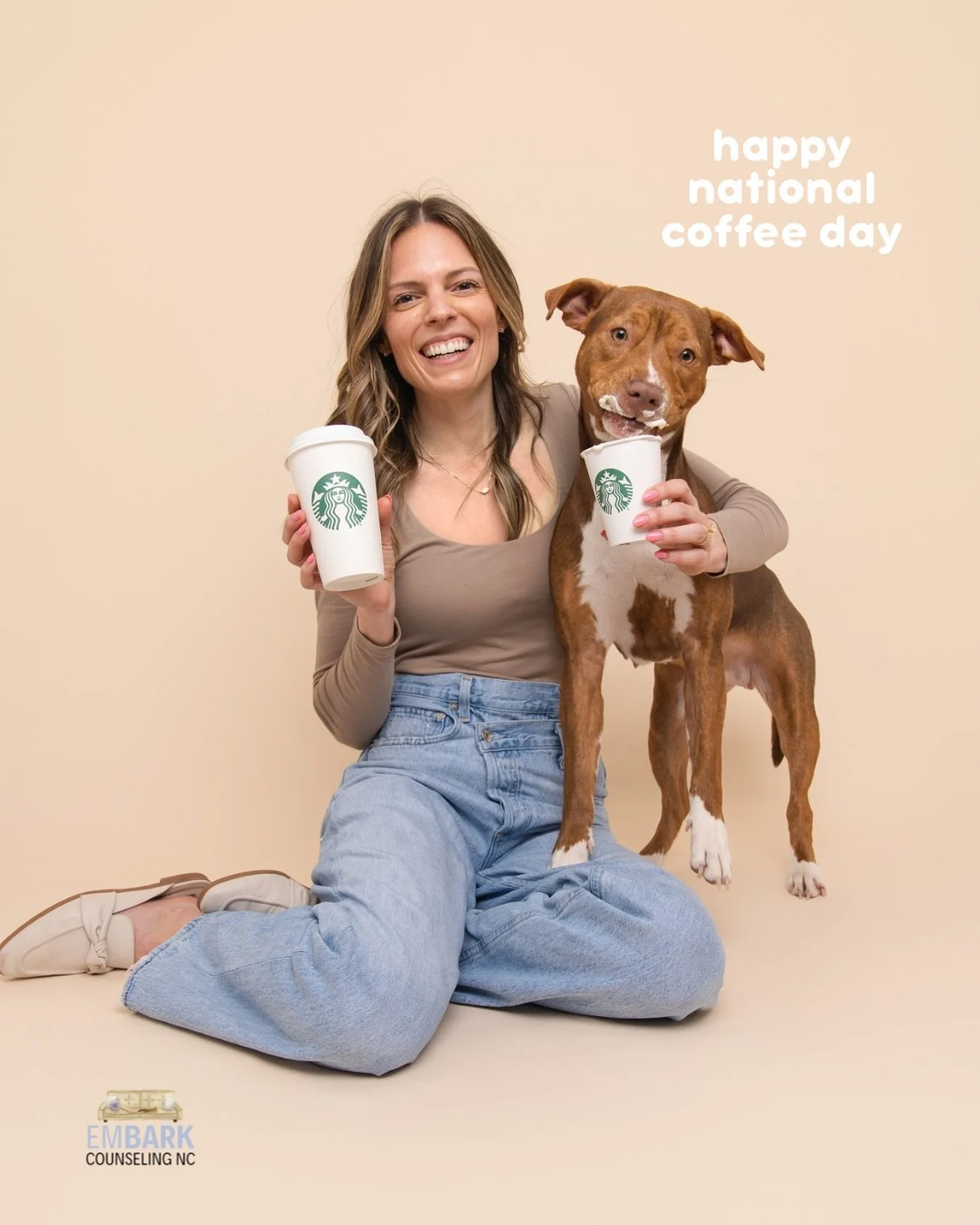Espresso yourself&hellip; but don&rsquo;t forget the pup cup. 😉🐶☕ Happy National Coffee Day from the Embark team ✨🩵

📸 @the_photo_district_nc 

#nationalcoffeeday #dogsofinstagram #therapydog #animalassistedtherapy #mentalhealthmatters #dogsoftik