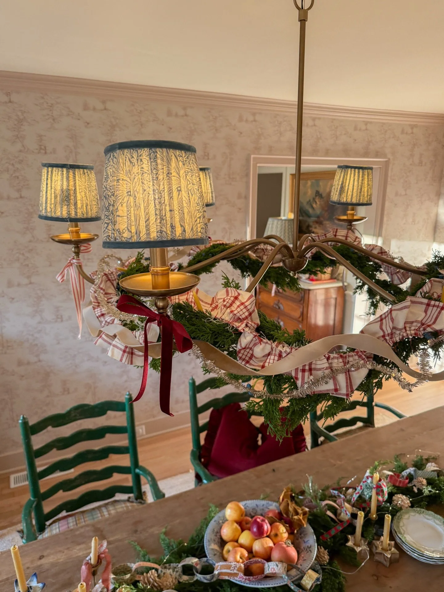 Friends and family and feasting 🥹❤️🎄✨