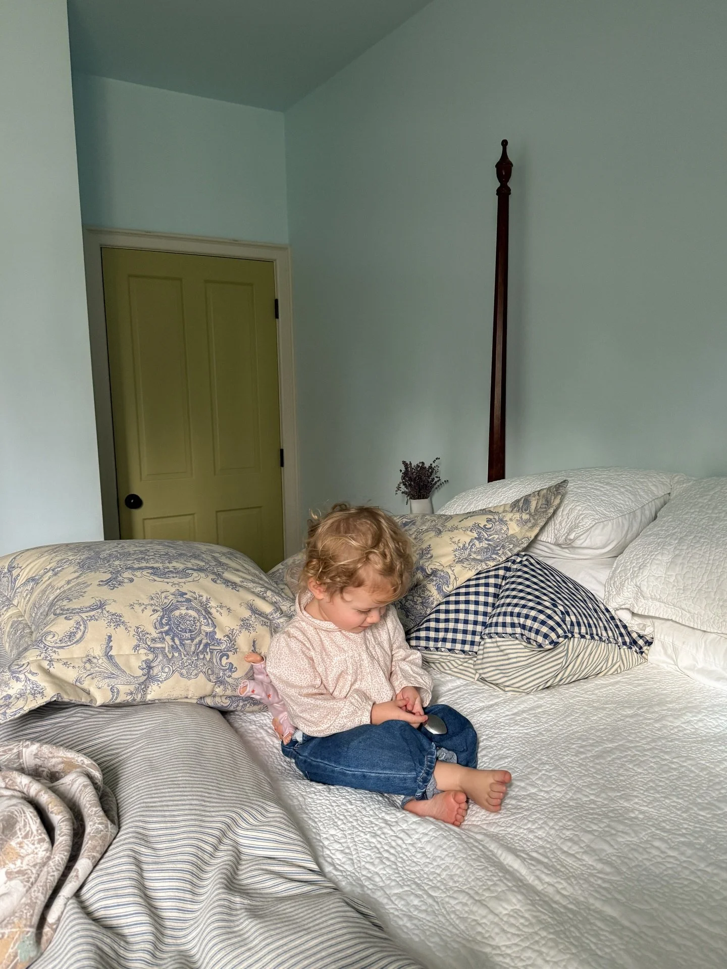 The sweetest weekend spent with the two best things in life: family and antiques 🧺✨❤️ guess what I bought at the Antiques and gardens show?? Does anyone want a haul??