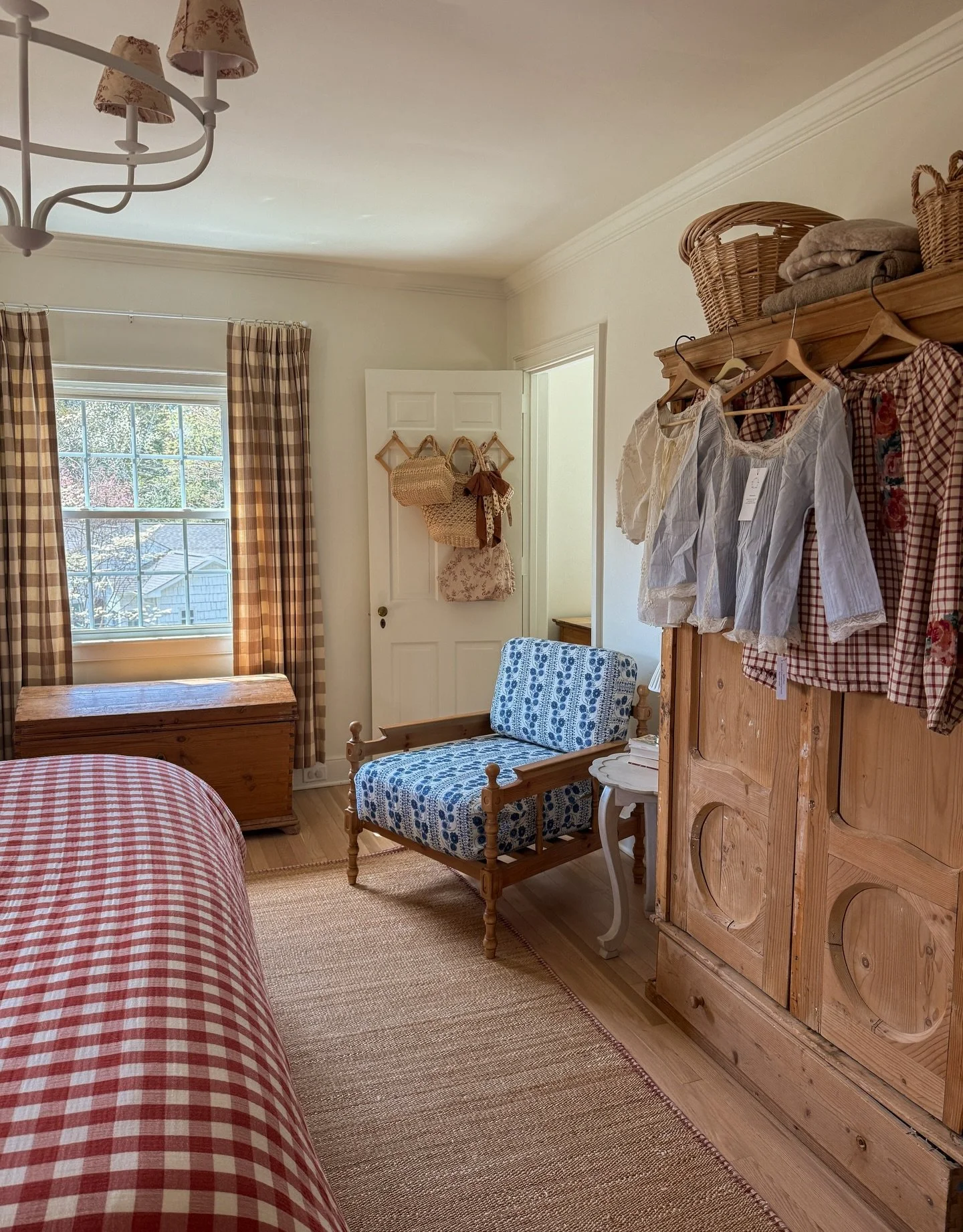 We must be doing something right because Matilda&rsquo;s best friend is a rabbit and her favorite activity is feeding worms to the chicks 🥹🐰🐣✨