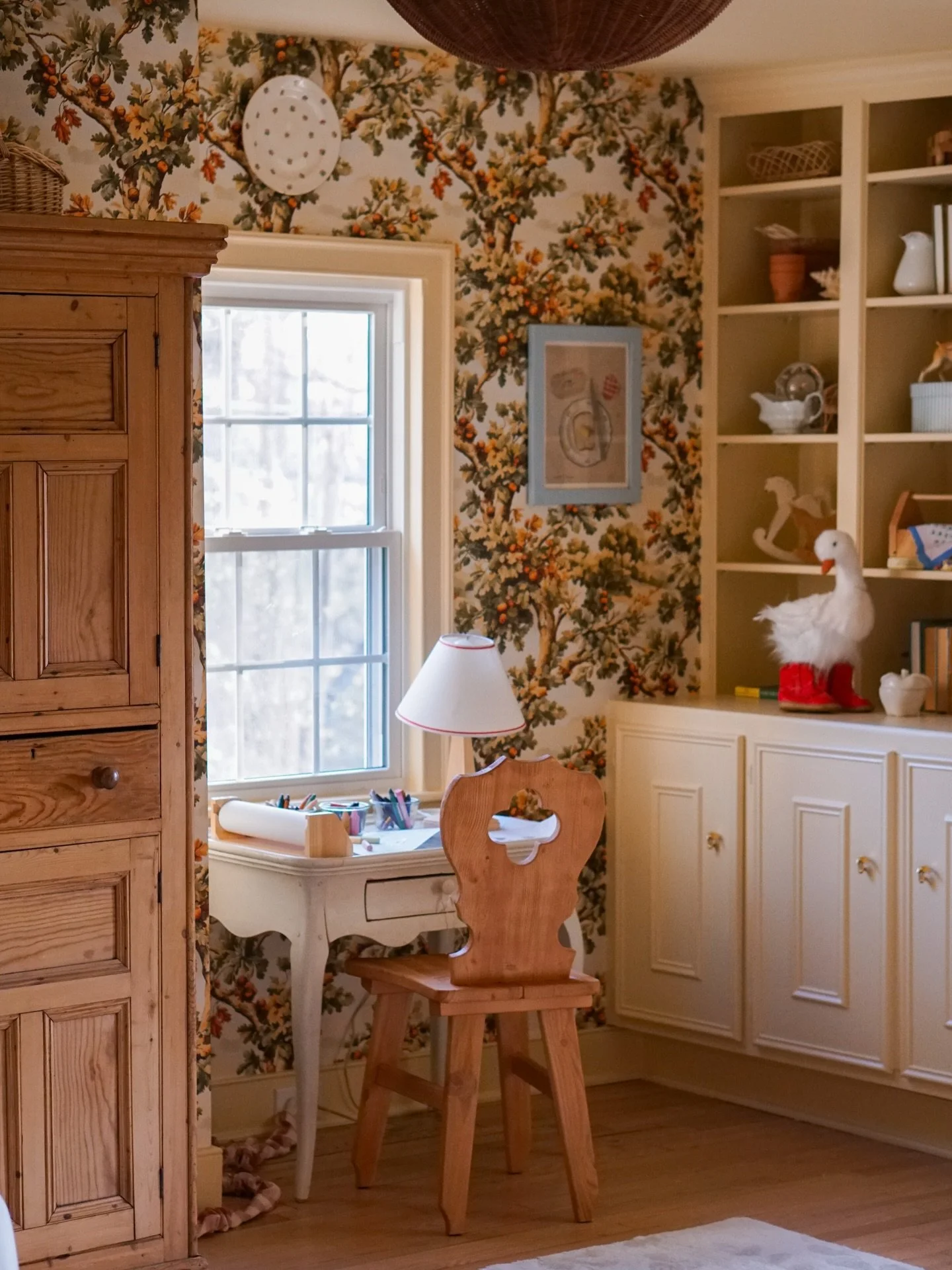 I&rsquo;ll never get over this room! The @spoonflower Non-Pasted wallpaper makes me feel like I&rsquo;m a little girl again hiding in a magic tree house ✨ every detail from the open shelving to the sweet drapes and fabric from @spoonflower makes this