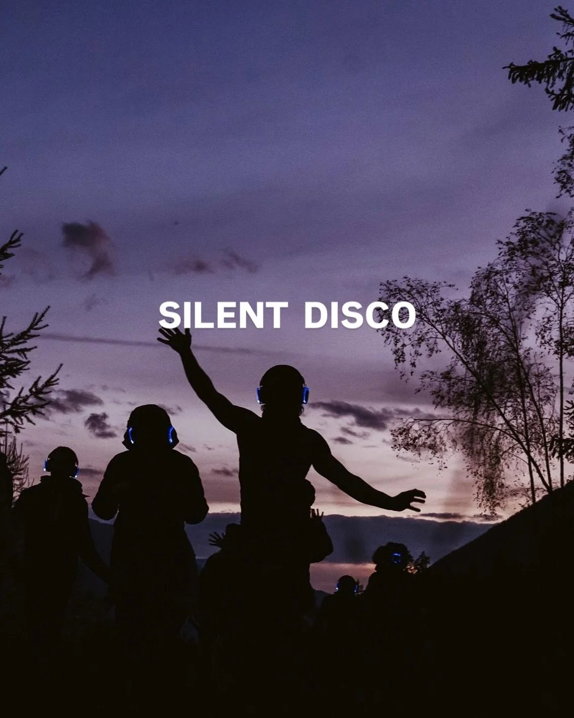 Silent disco 💃🕺🪩 
 🌙Last week we danced under the🌙 with @silentsessions_chamonix 
✨What a unique and unforgettable group activity ✨
We highly recommend as just the thing to elevate your corporate retreat or group getaway - an experience that c