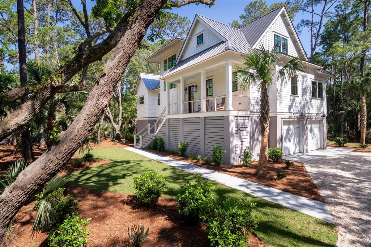 🌴 This beautiful new construction offers the perfect Seabrook Island getaway.  Enjoy serene surroundings, community amenities &amp; easy access to the beach!  #SeabrookIsland #VacationRental #DreamGetaway @cgofsc 

P.S. Showcase your rental's charm 