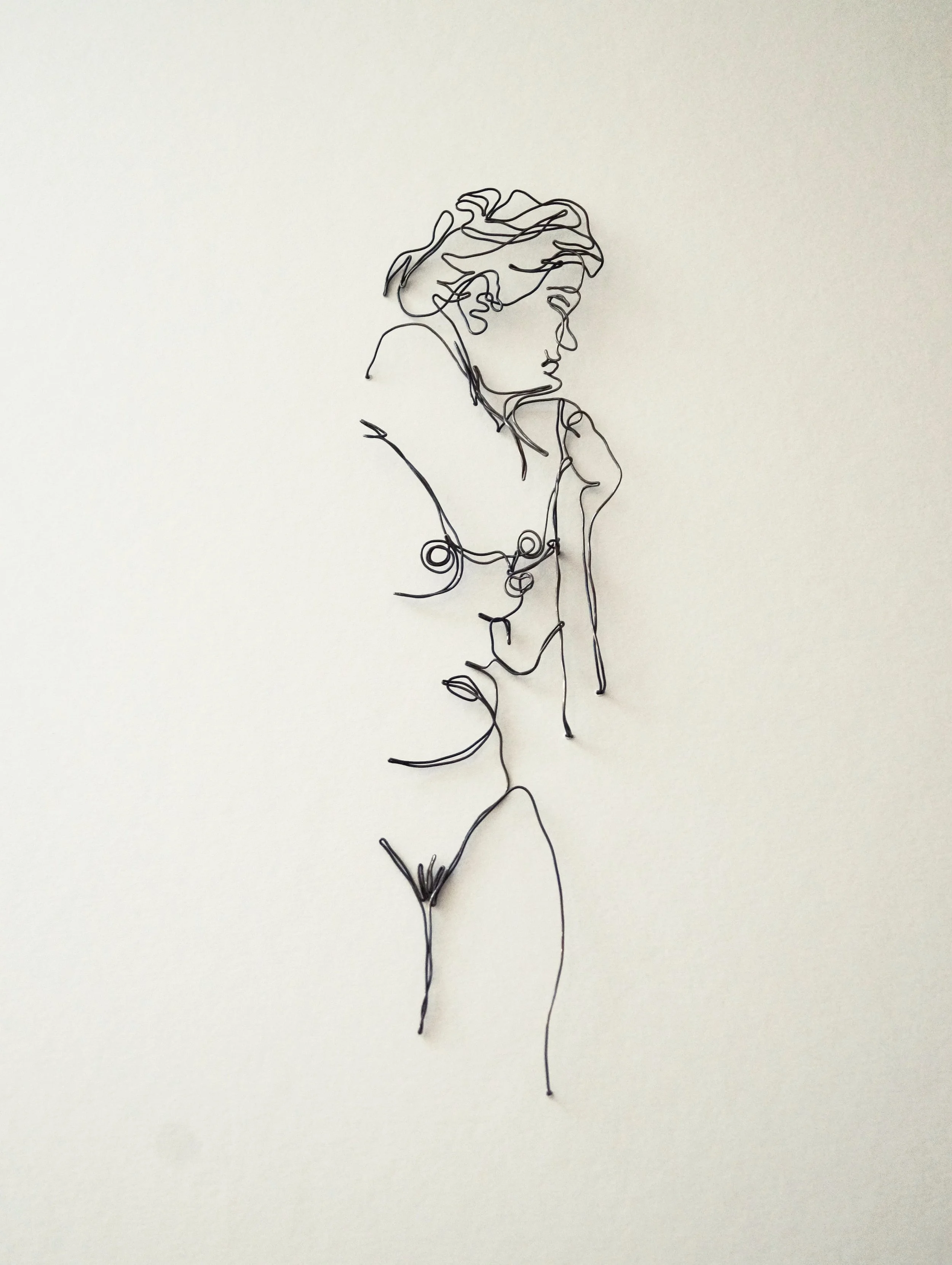 Drahtfigur II, Draht auf Papier 2015