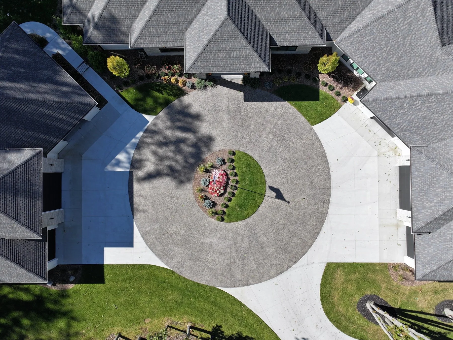 Circular drive landscape design in Holland, MI
