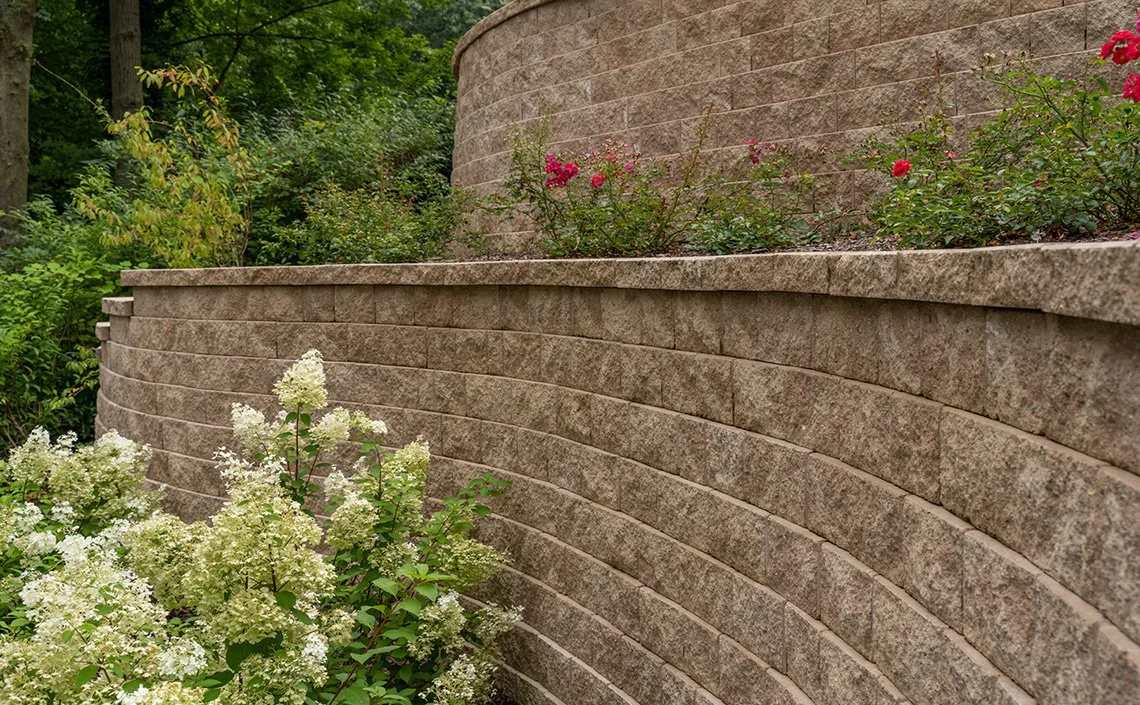 Cambridge wallstones and edging used for a retaining wall project in Northampton, PA