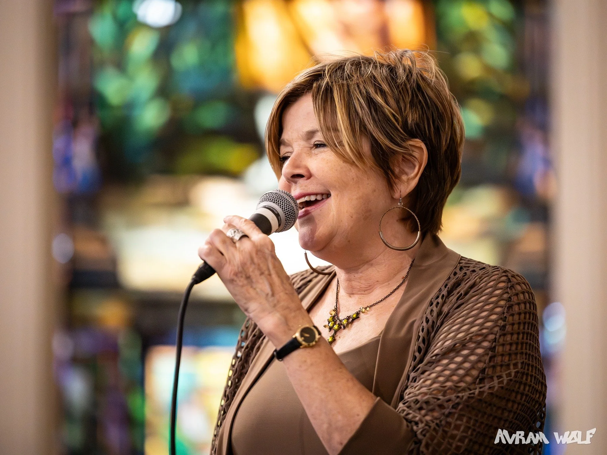 Karrin Allyson (@karrinallyson) charmed her audience on Jazz Fest Day with her delightful renditions of familiar songs and her latest Brazilian masterpieces. Thank you for adding your magic to the 2025 Northampton Jazz Fest!

Photos by @dire_wolf_pho
