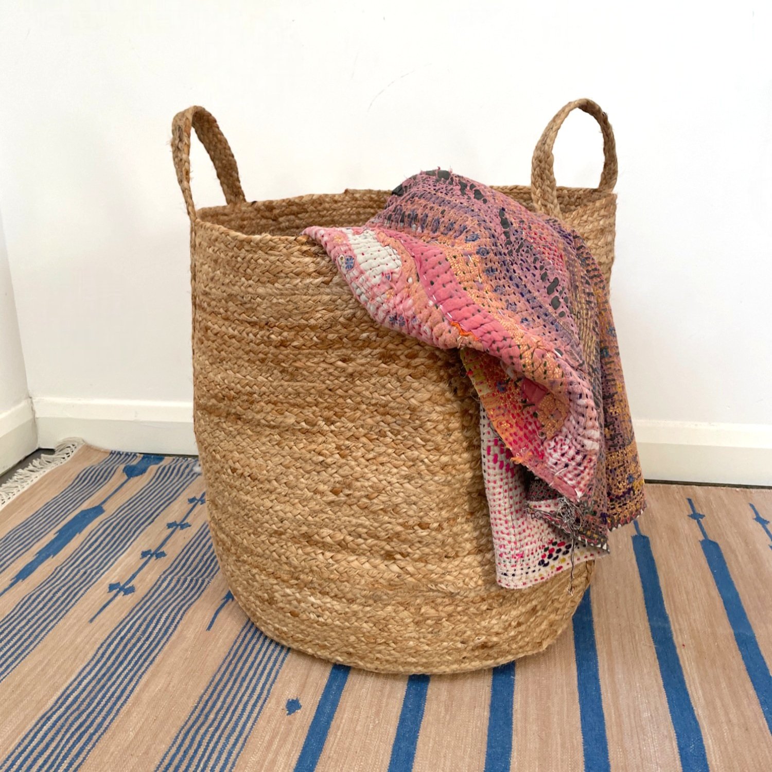 Large capacity storage basket